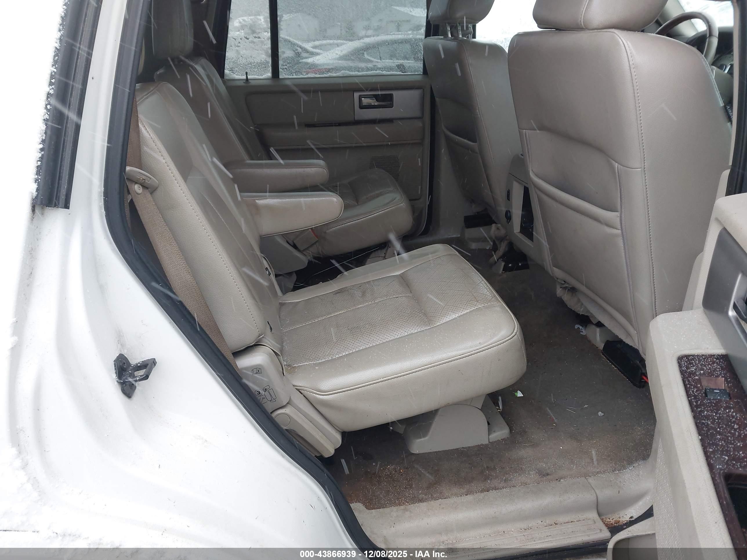 FORD EXPEDITION image 8