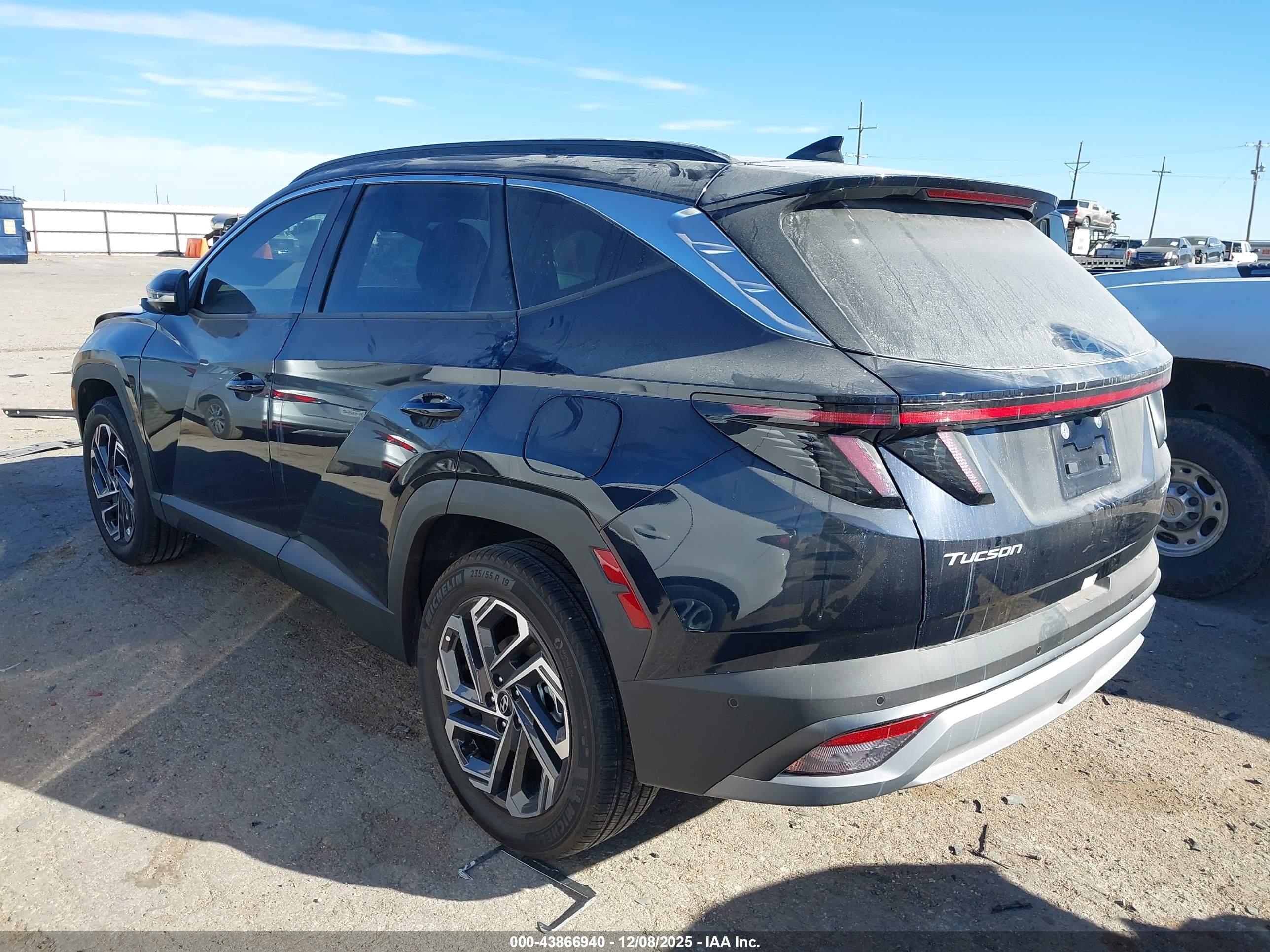 HYUNDAI TUCSON image 3