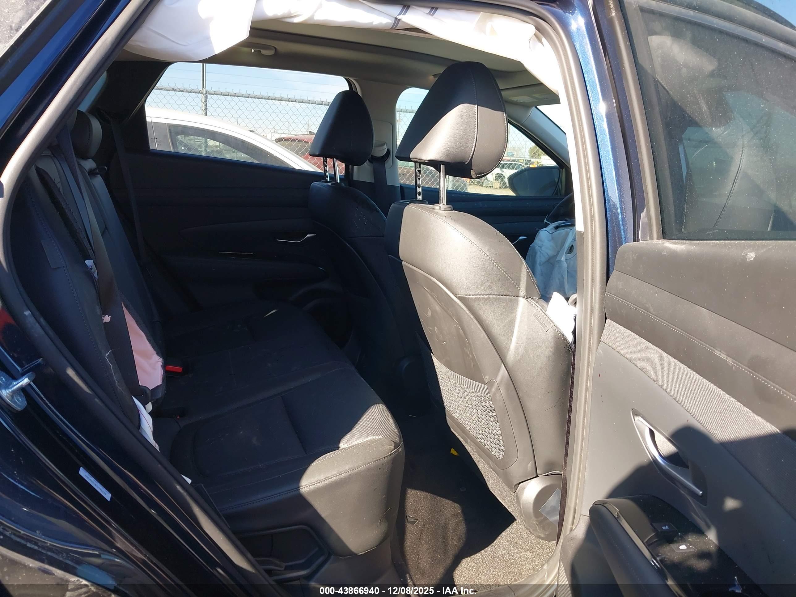 HYUNDAI TUCSON image 8