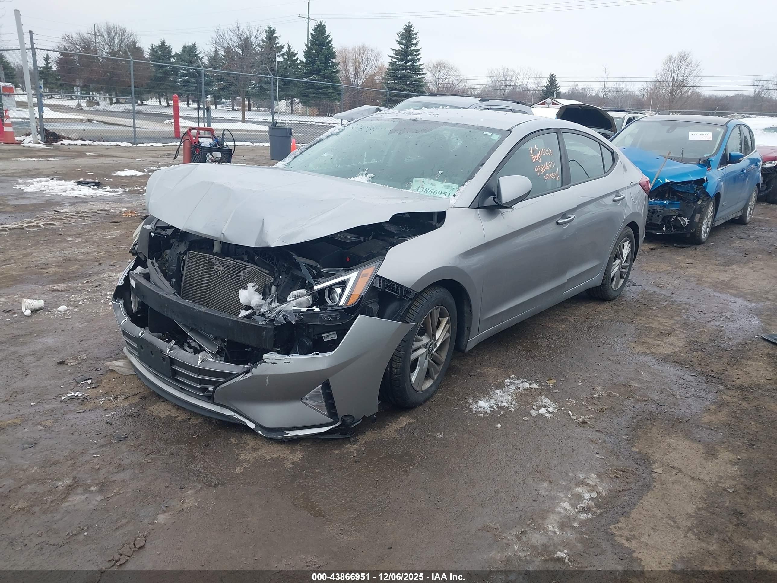 HYUNDAI ELANTRA image 2