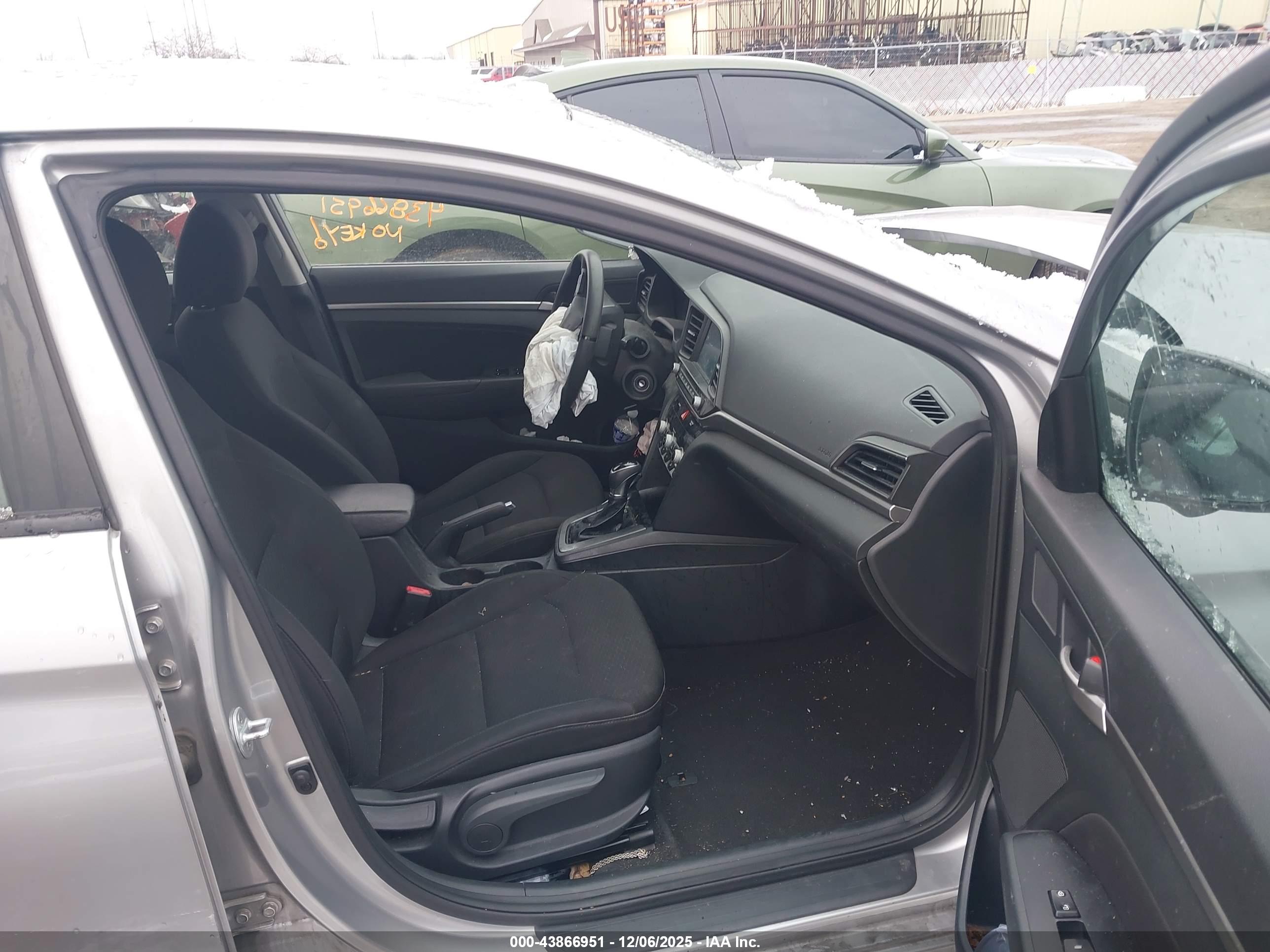 HYUNDAI ELANTRA image 5