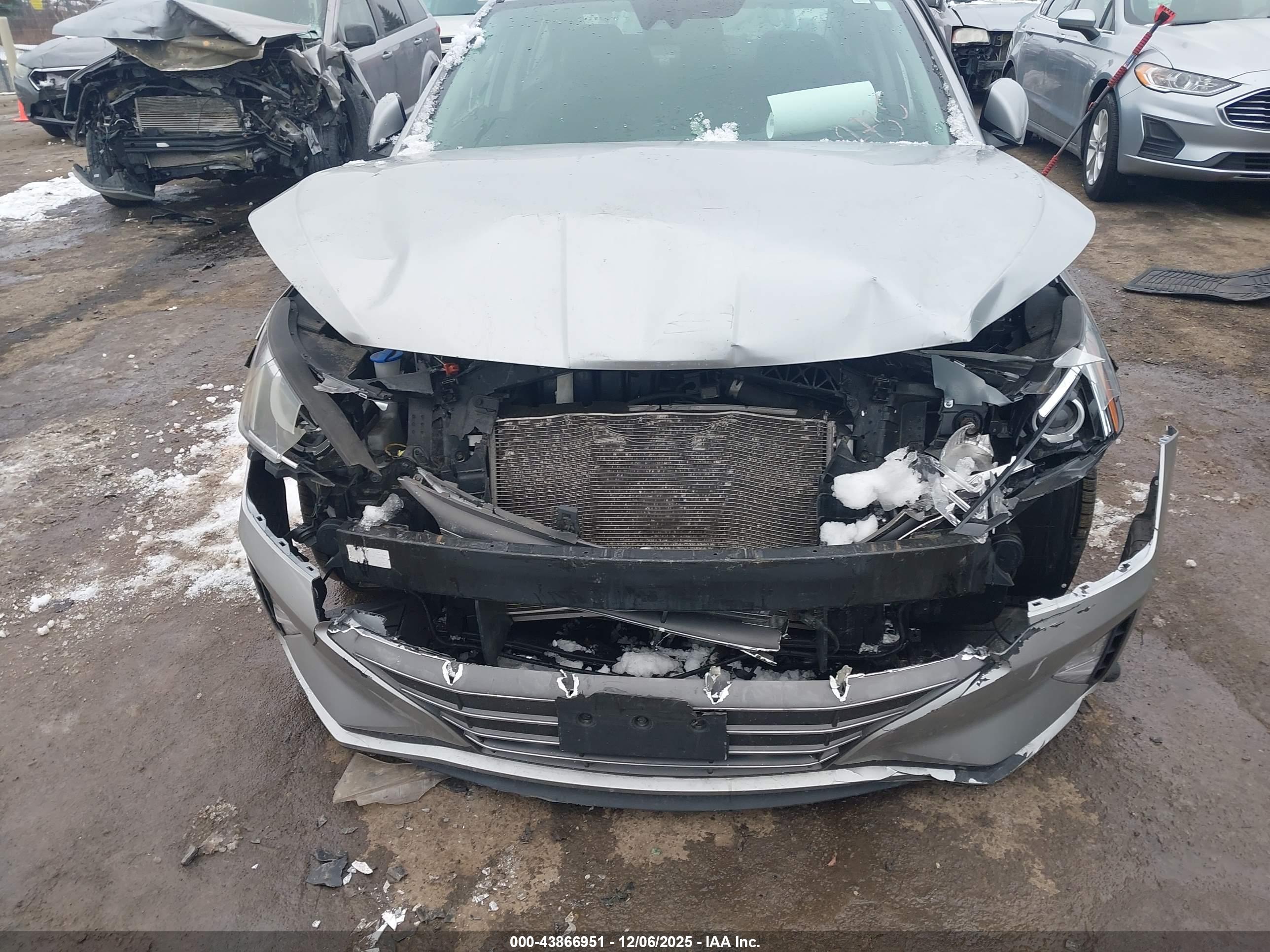 HYUNDAI ELANTRA image 6