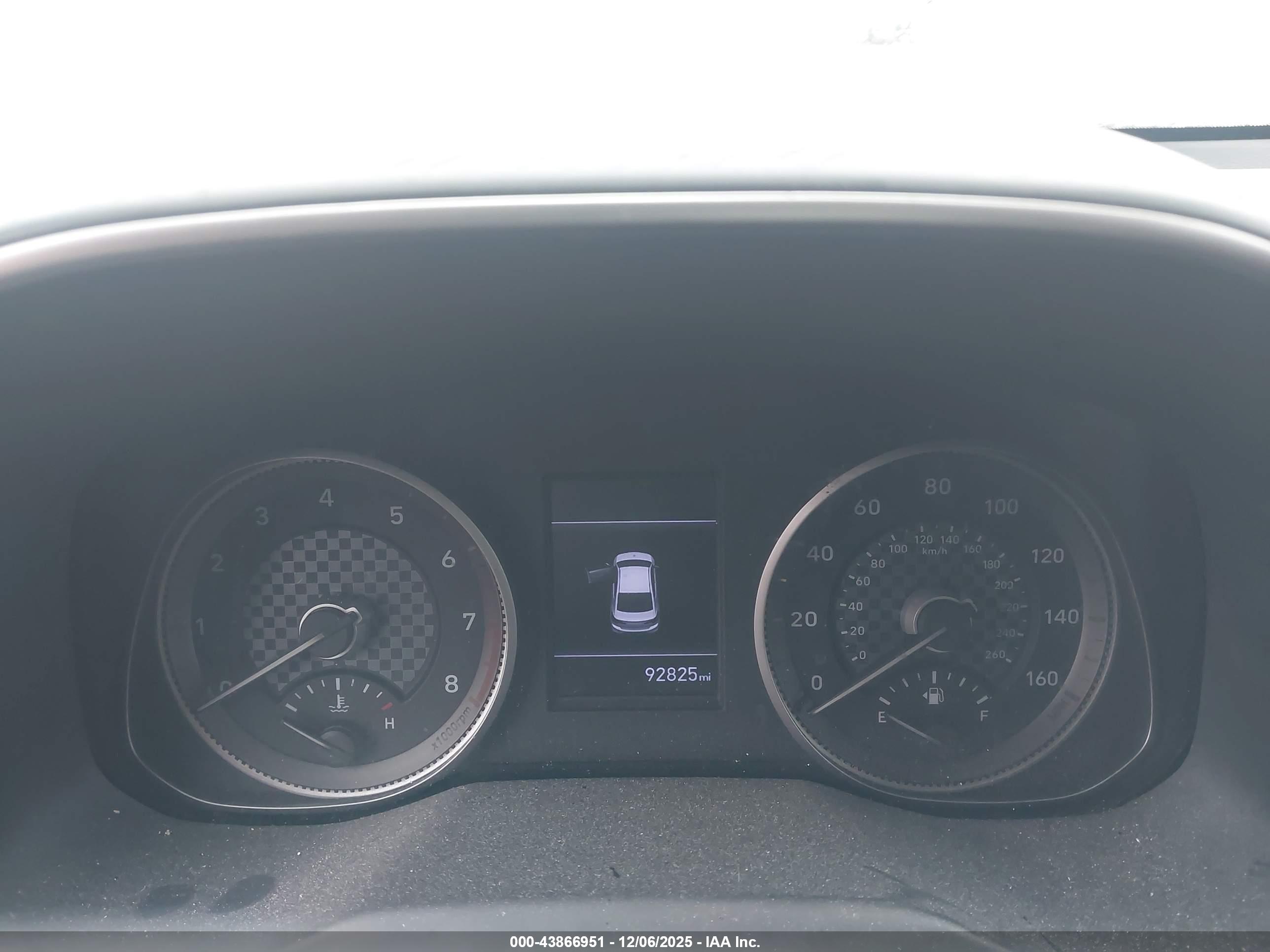 HYUNDAI ELANTRA image 7