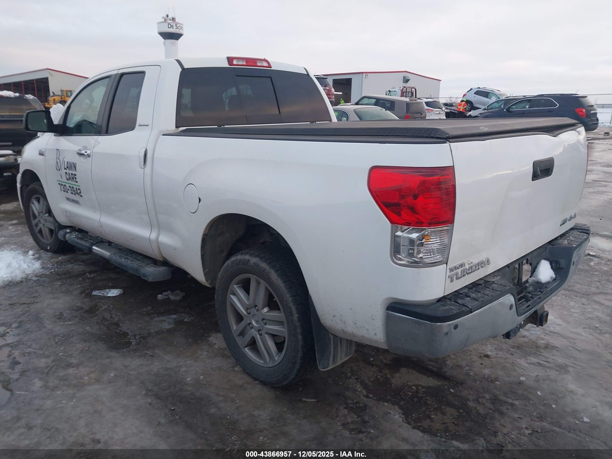 TOYOTA TUNDRA image 3