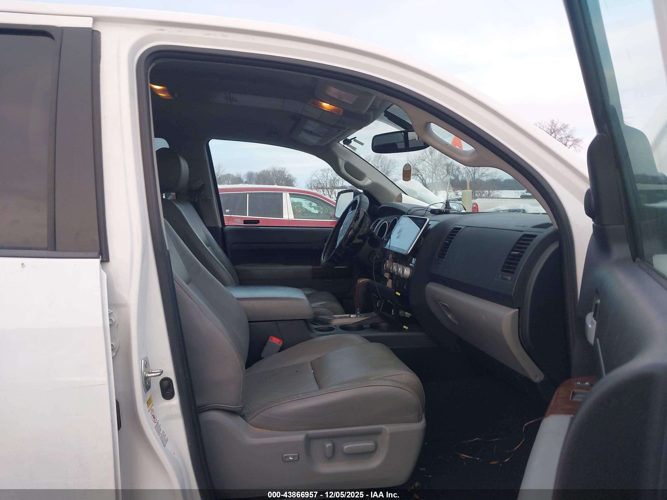 TOYOTA TUNDRA image 5