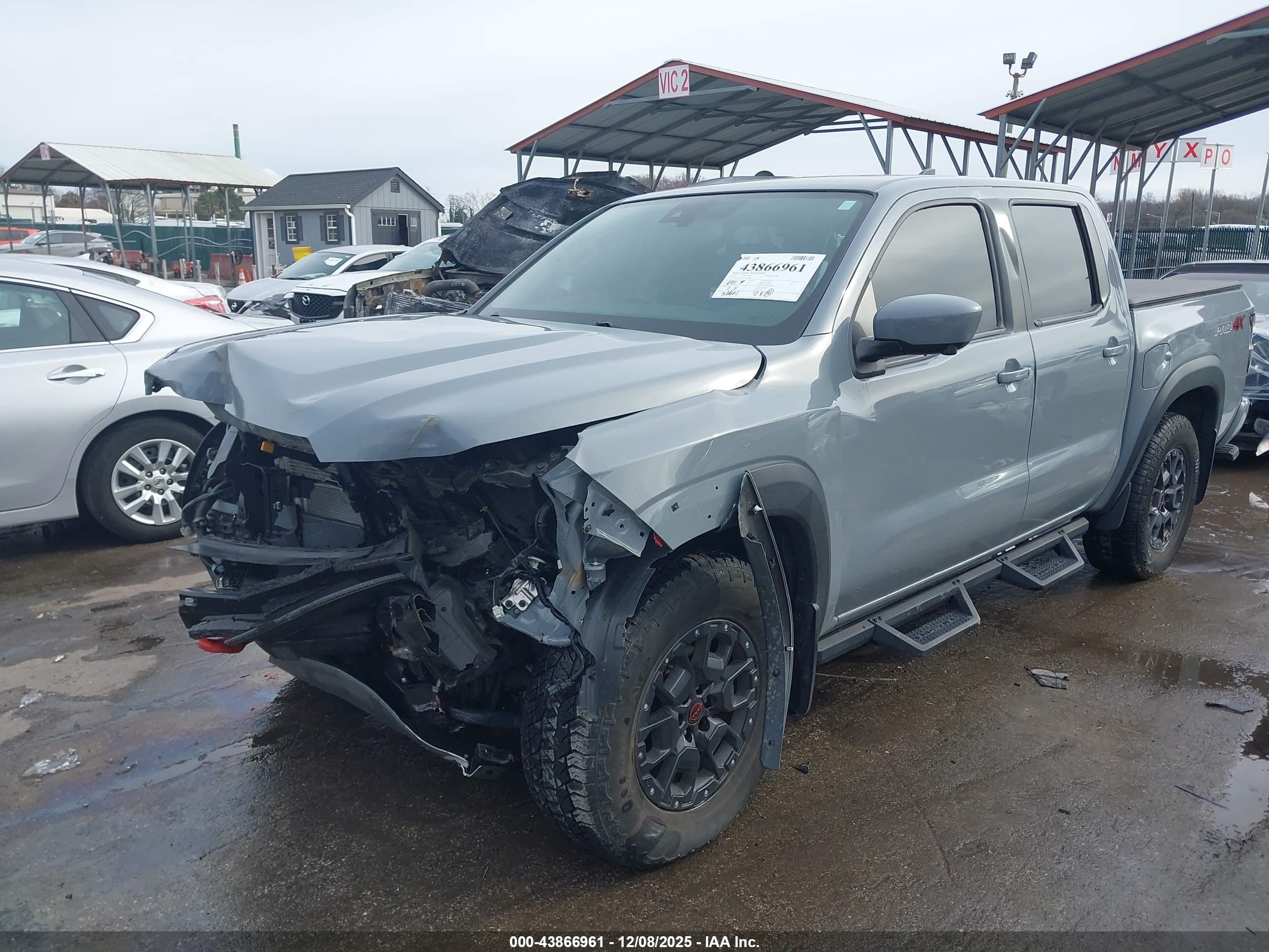 NISSAN FRONTIER image 2