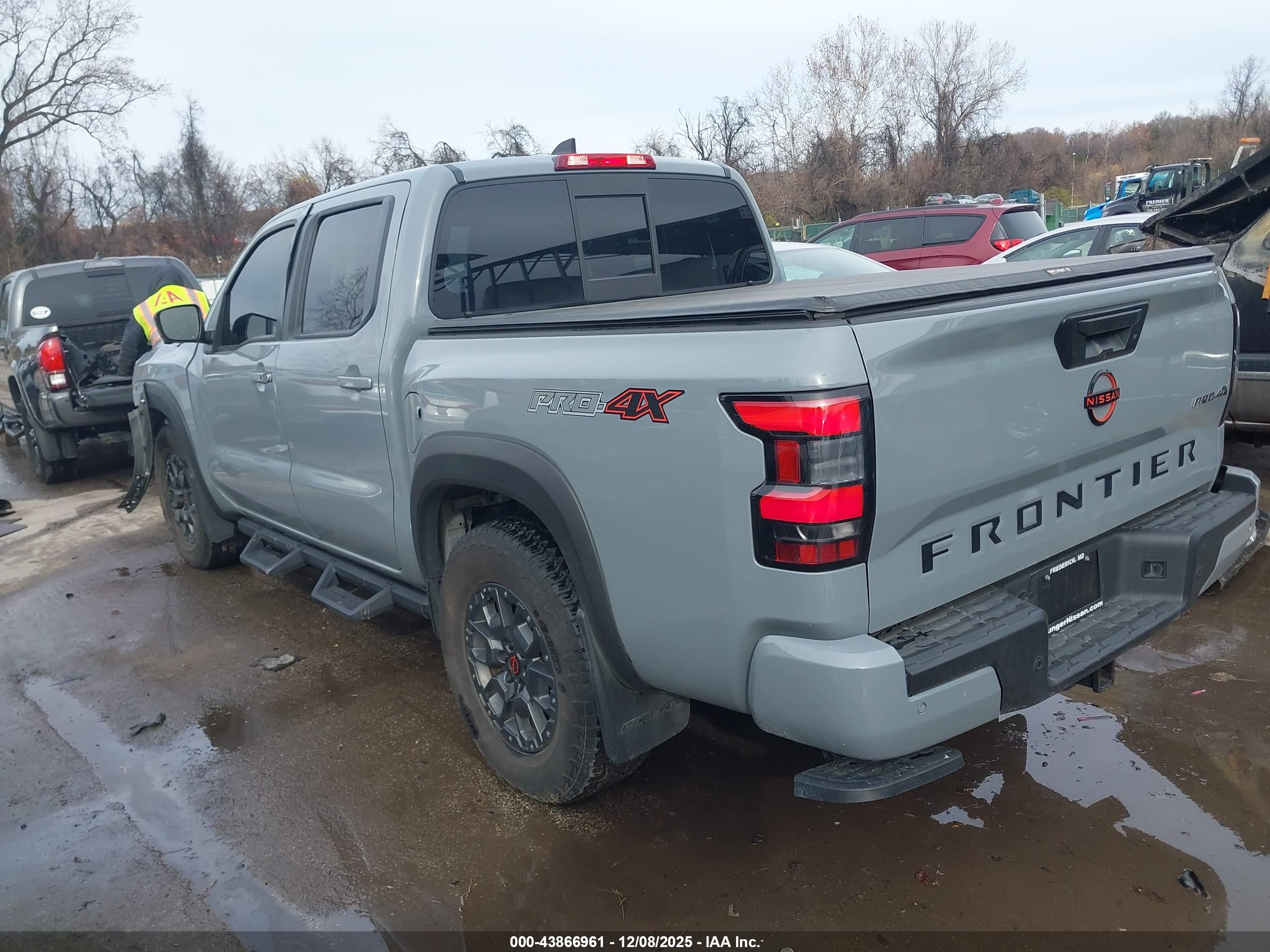 NISSAN FRONTIER image 3