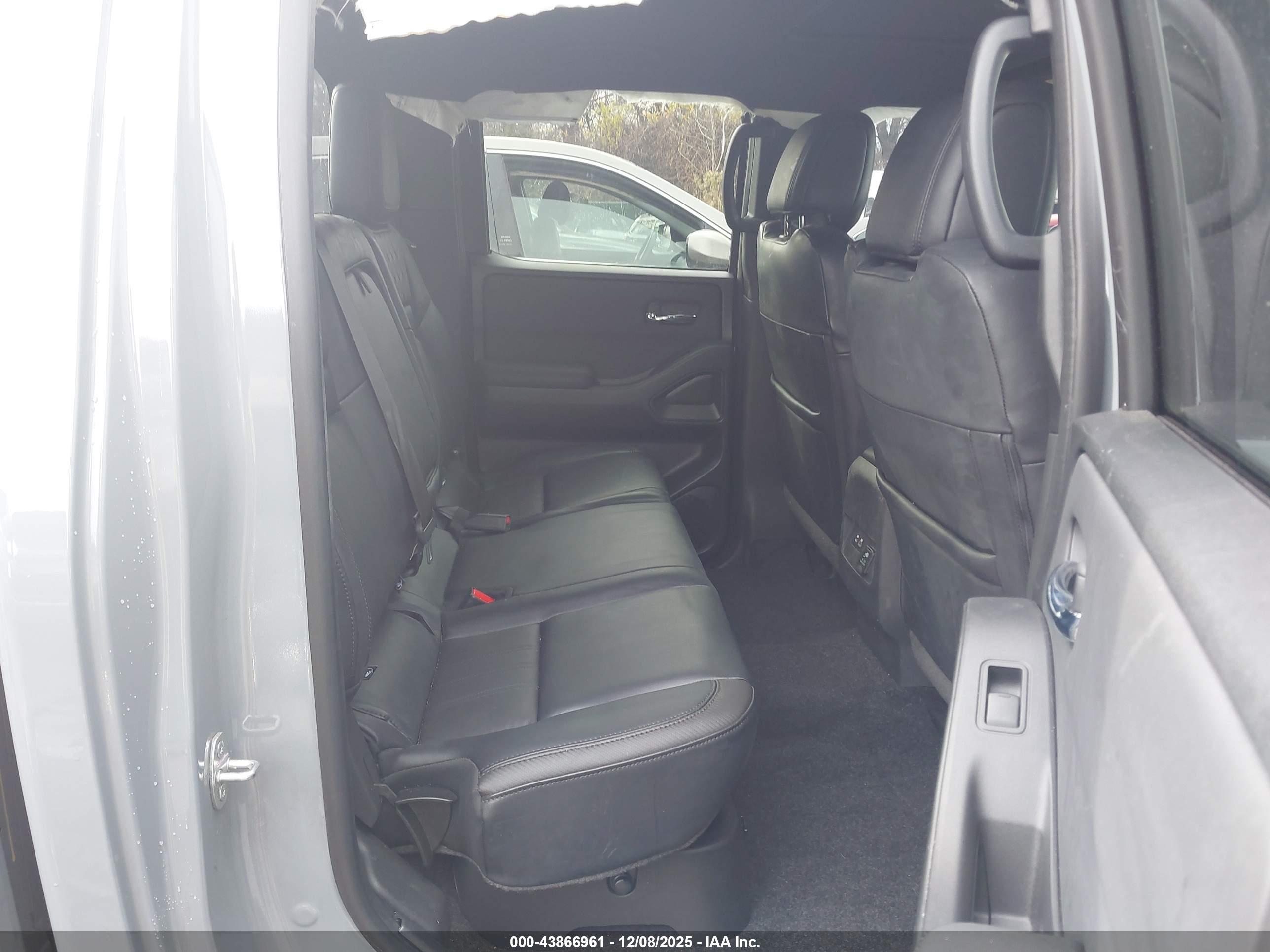 NISSAN FRONTIER image 8