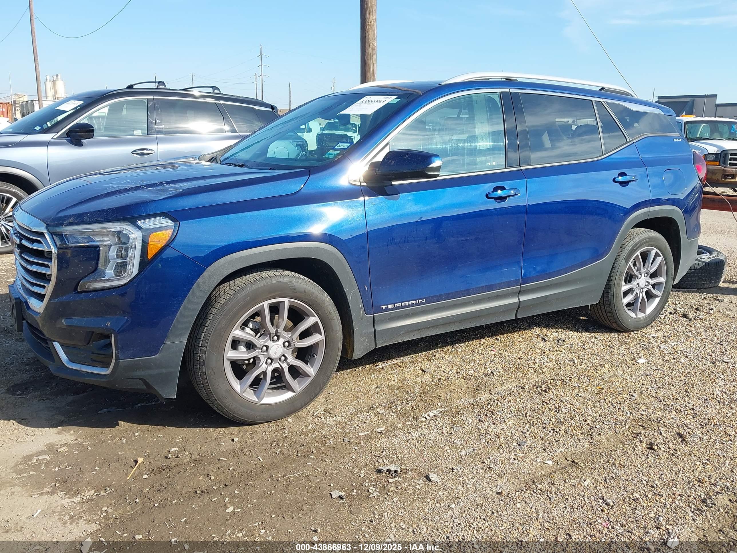 GMC TERRAIN image 2