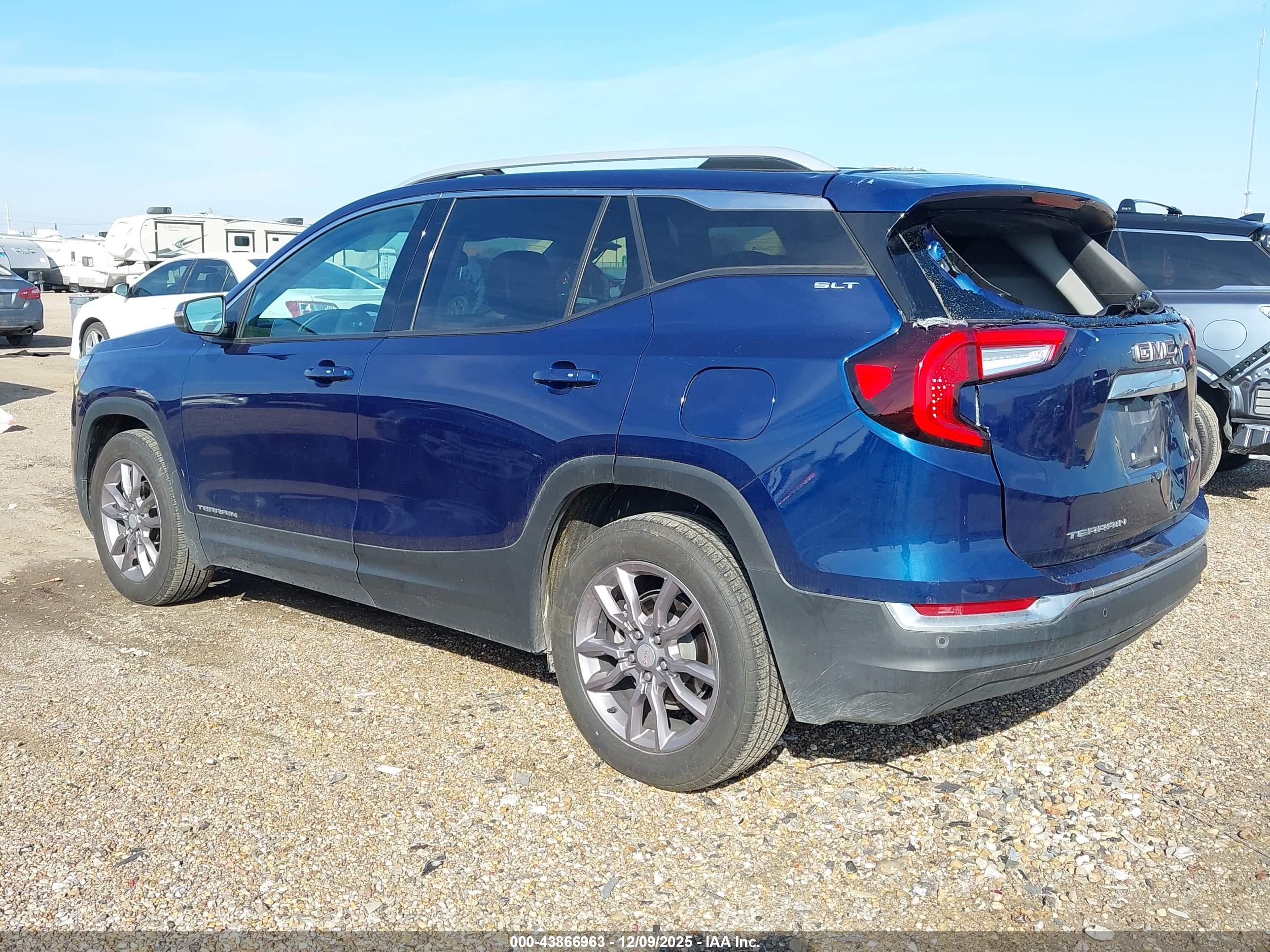GMC TERRAIN image 3