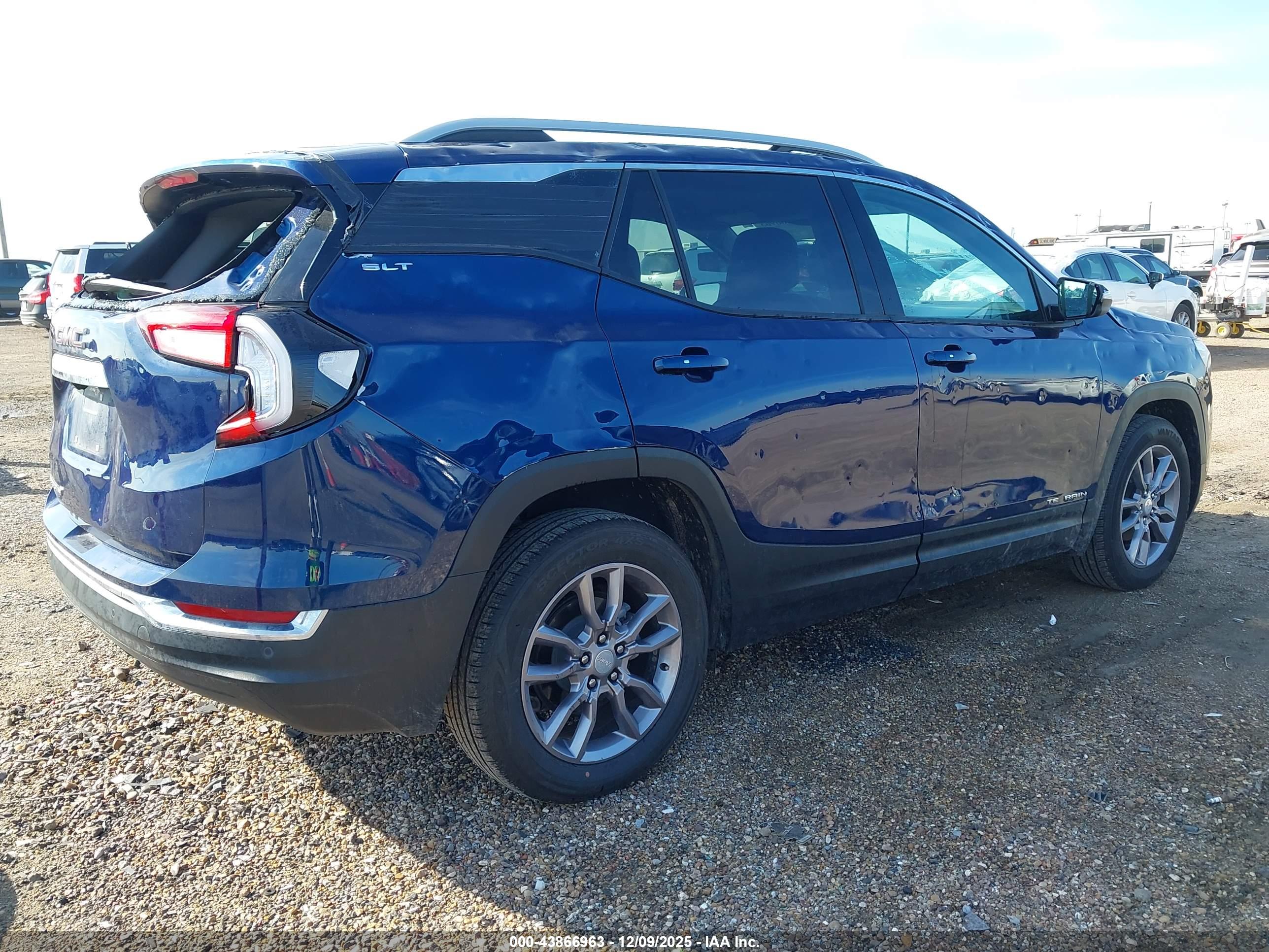GMC TERRAIN image 4