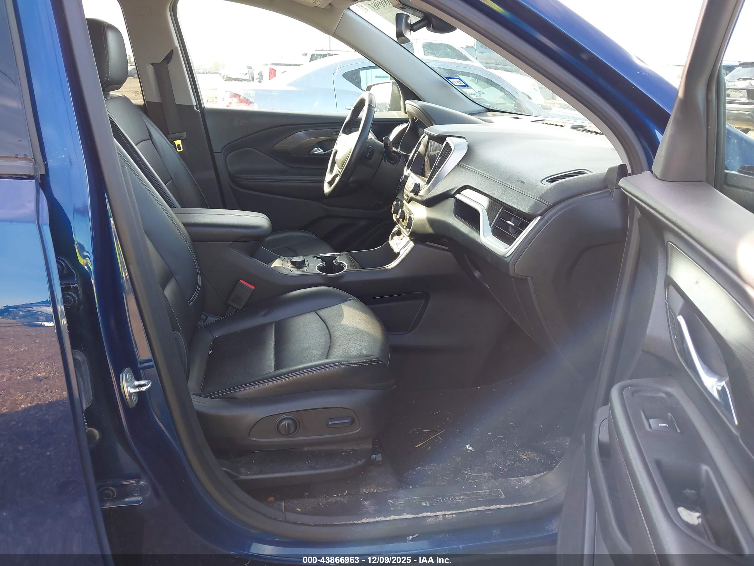 GMC TERRAIN image 5