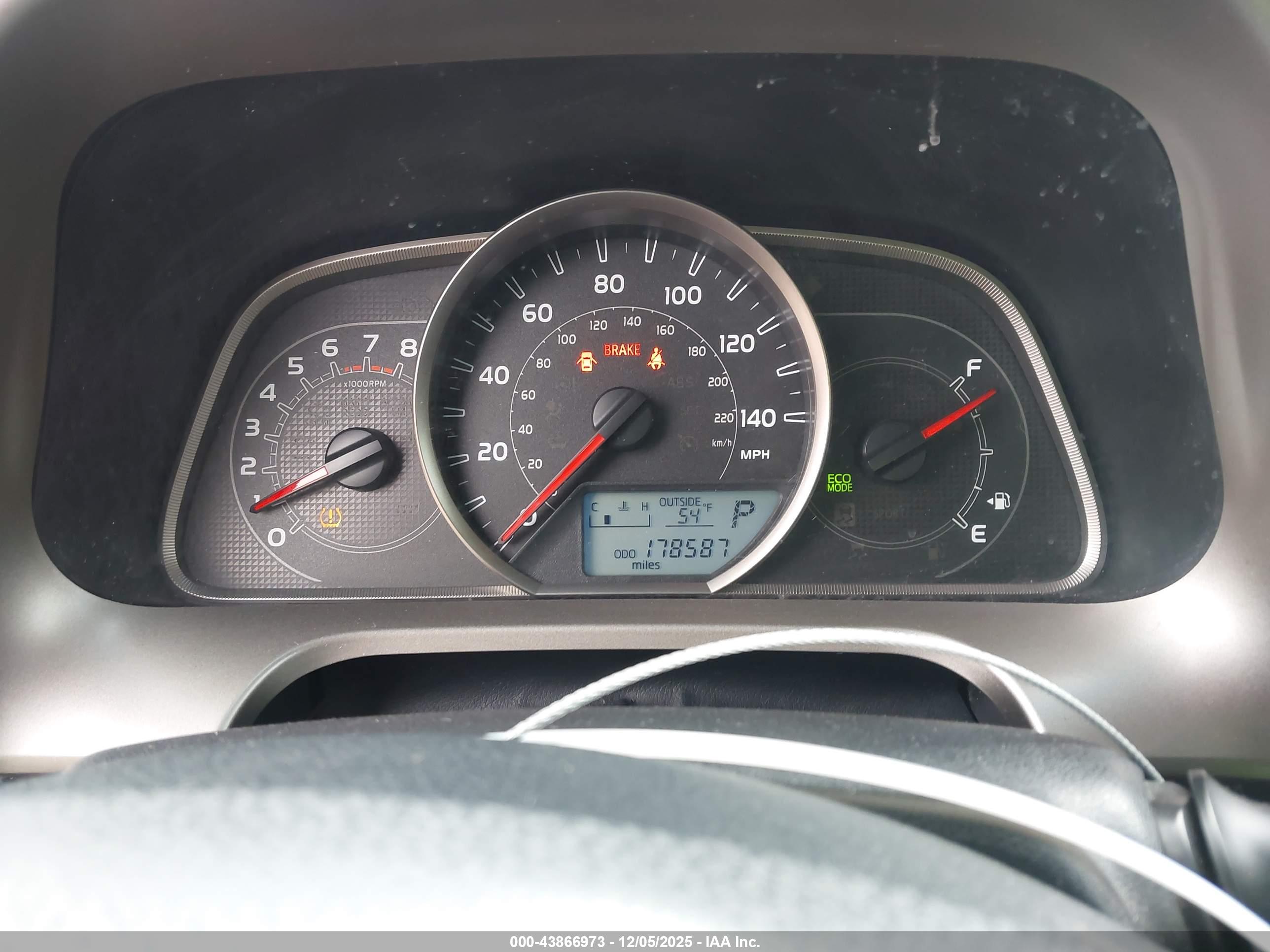 TOYOTA RAV4 image 7