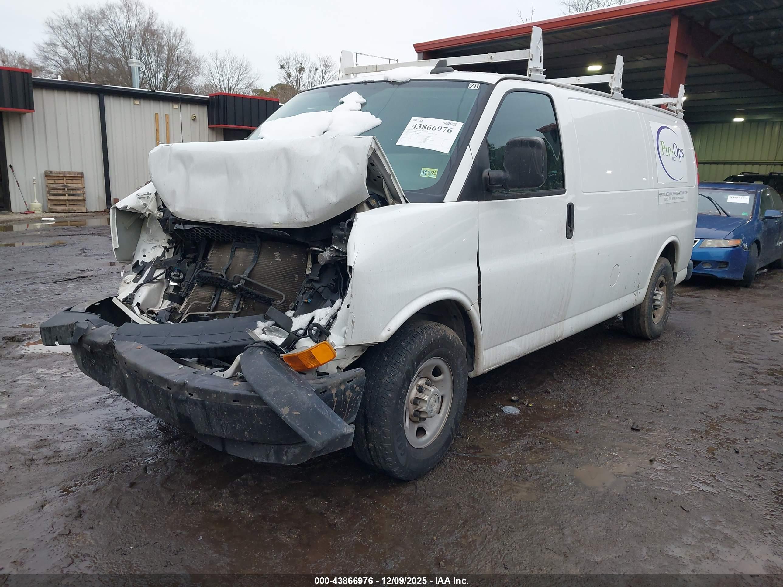 CHEVROLET EXPRESS image 2