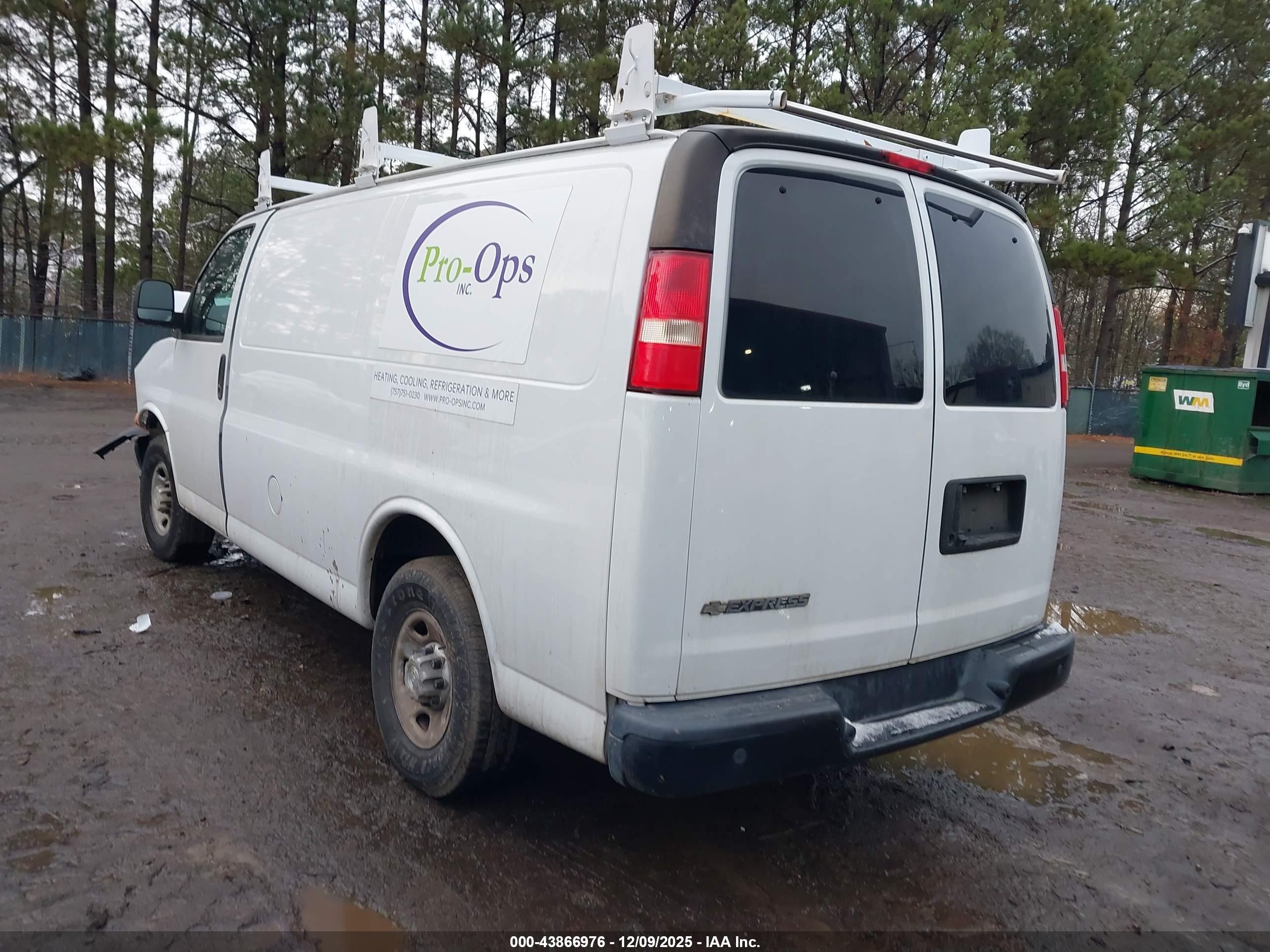 CHEVROLET EXPRESS image 3