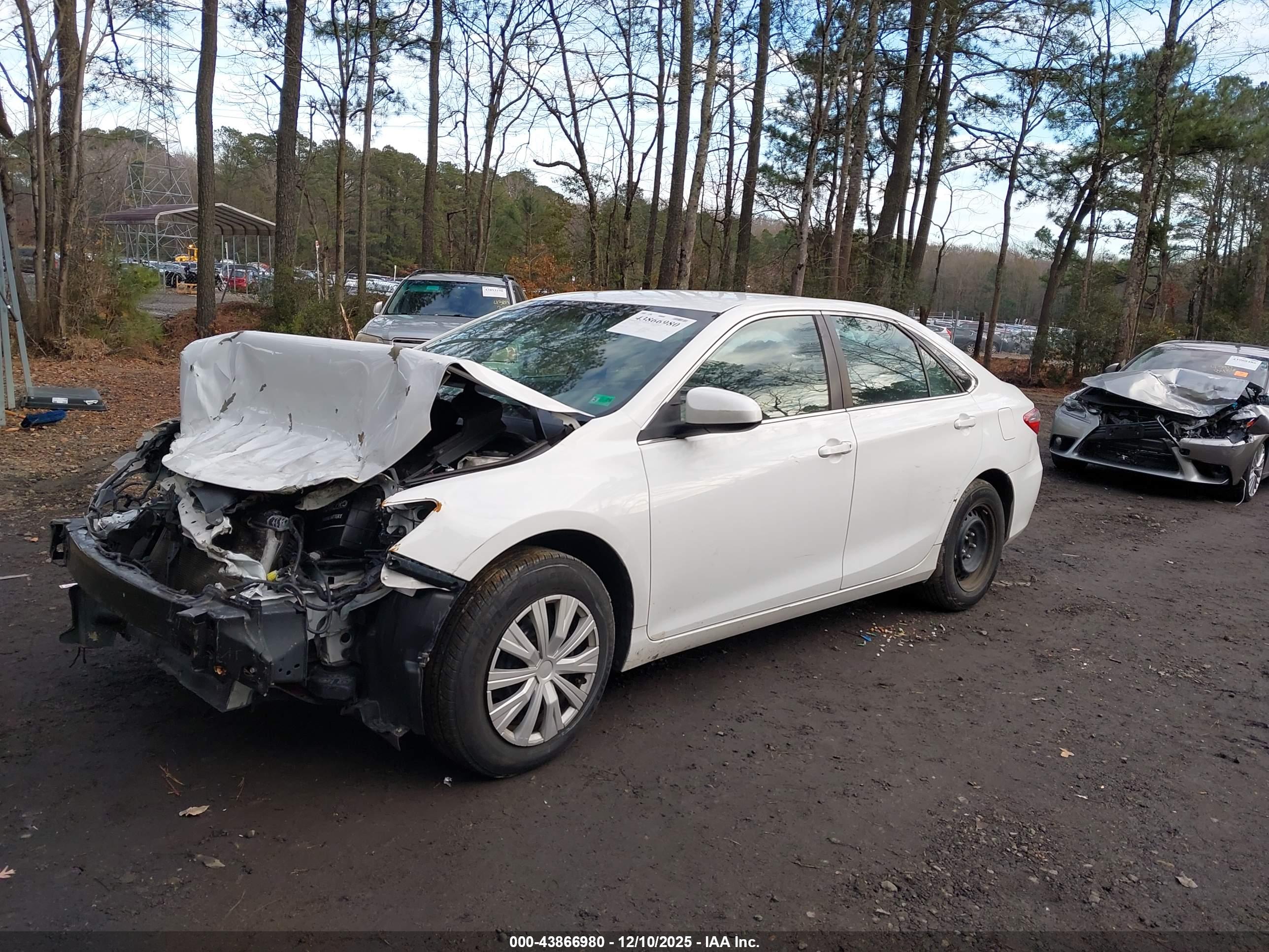 TOYOTA CAMRY image 2