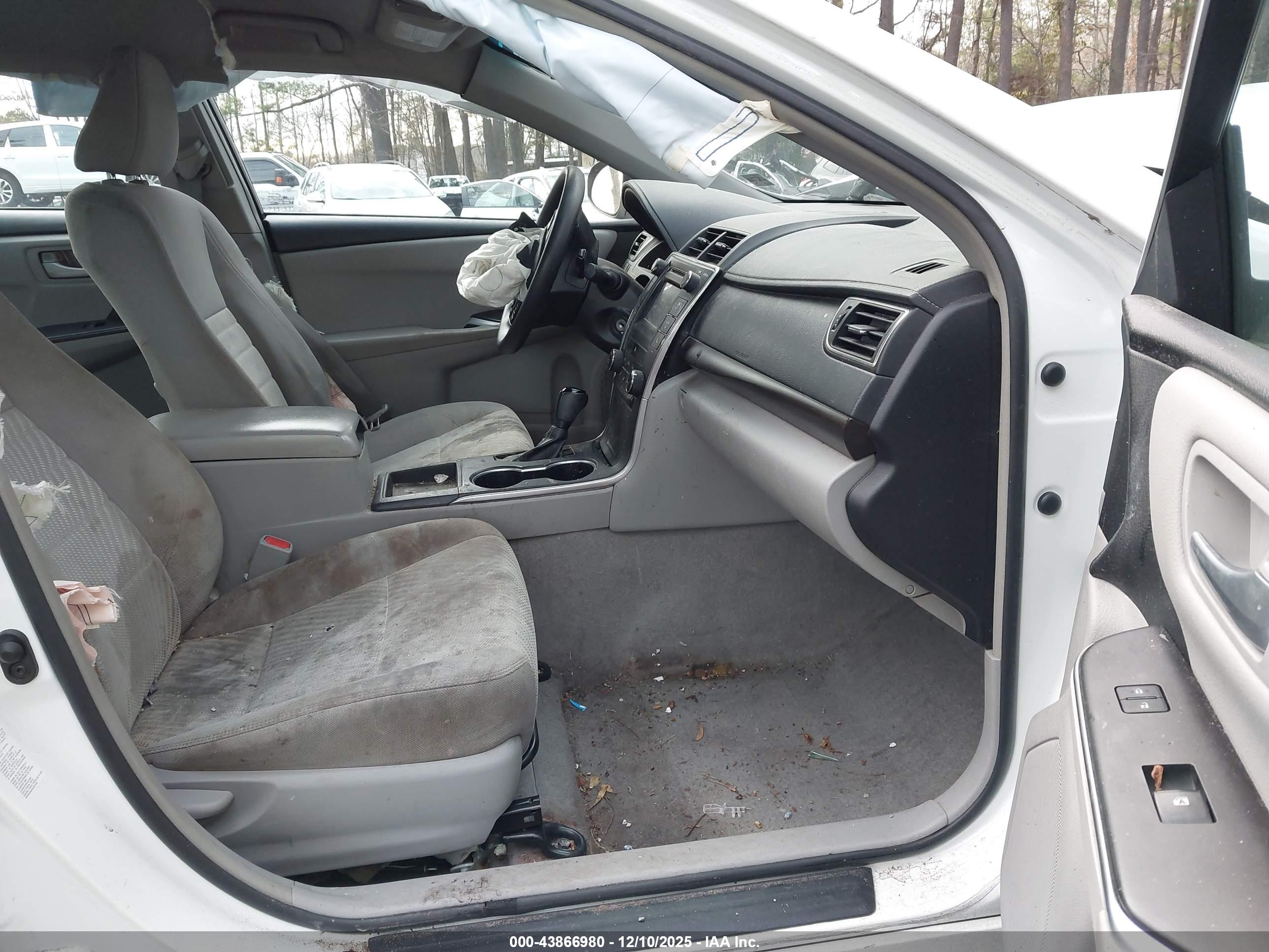 TOYOTA CAMRY image 5