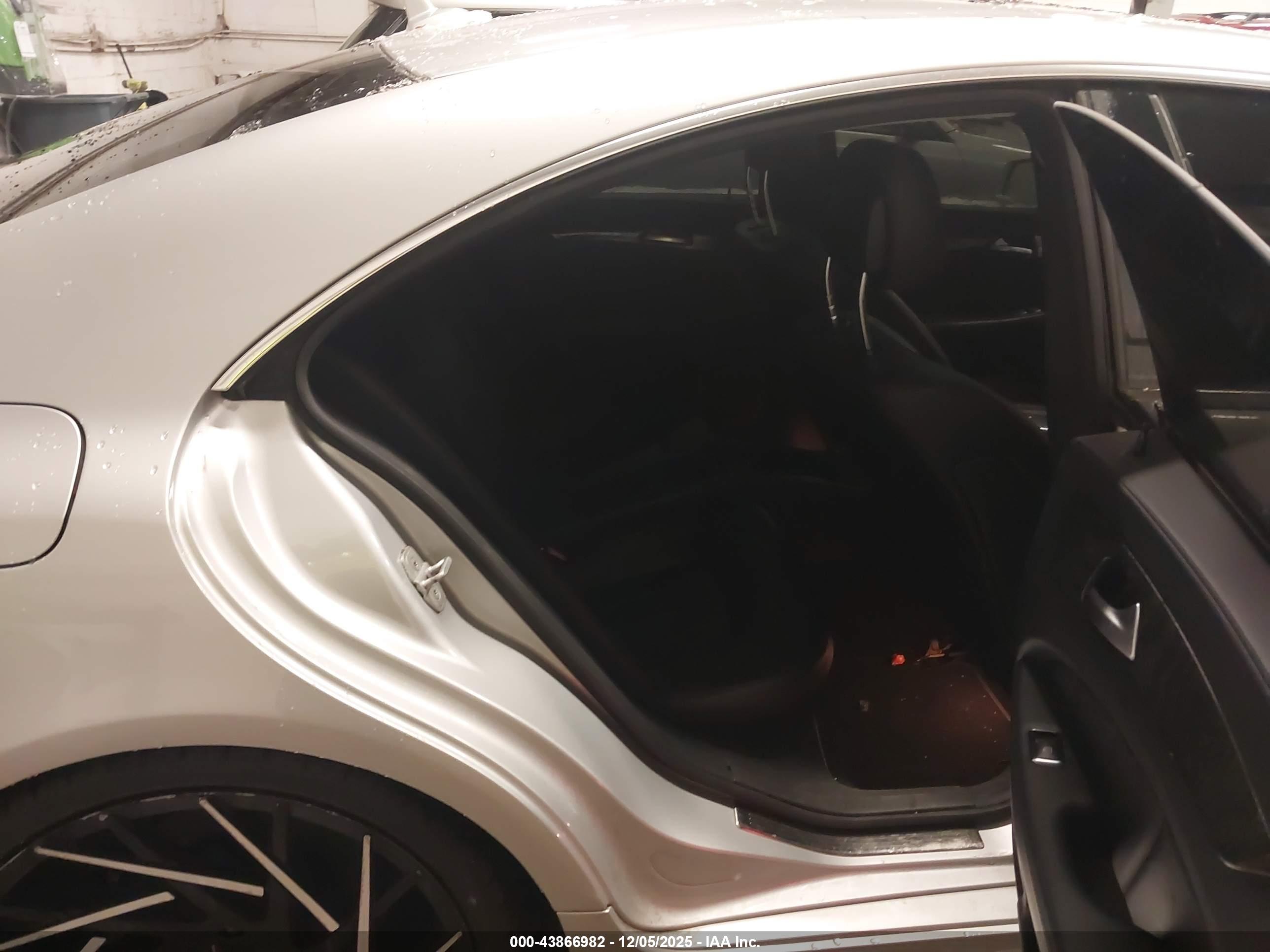 MERCEDES-BENZ CLS image 8