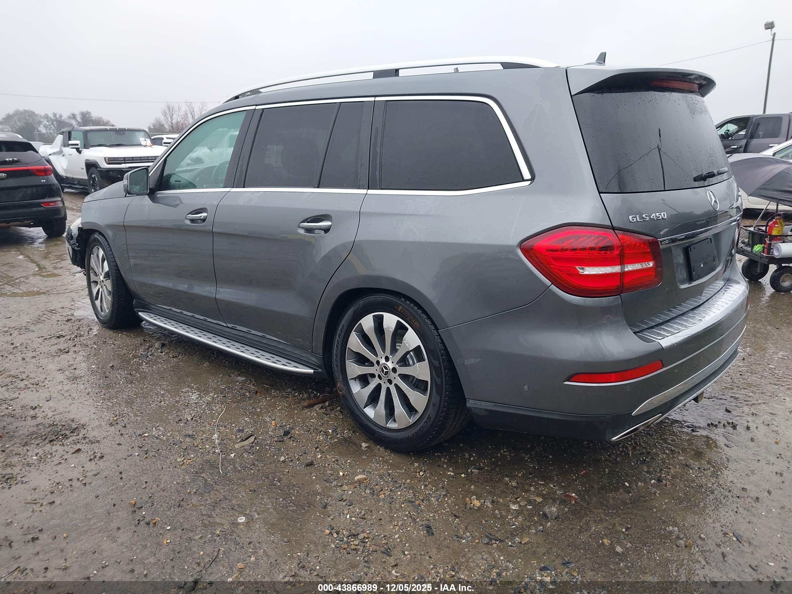 MERCEDES-BENZ GLS image 3