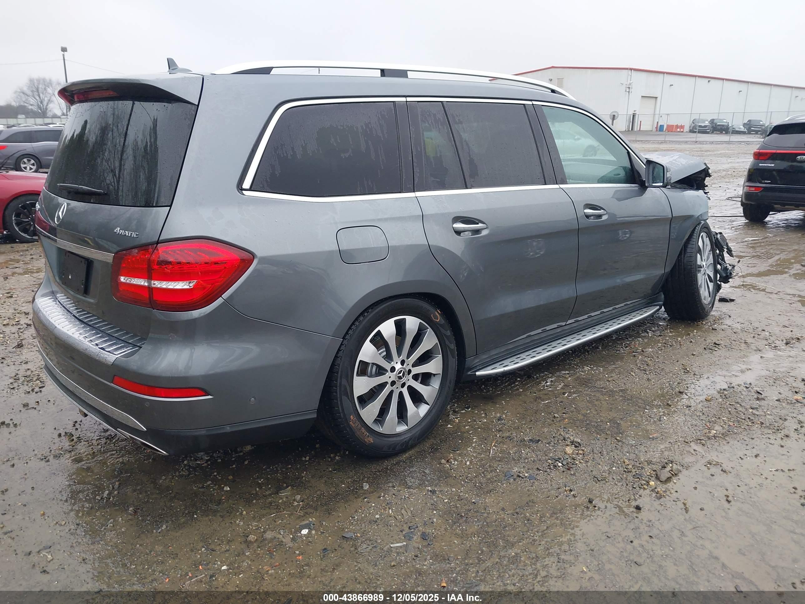 MERCEDES-BENZ GLS image 4