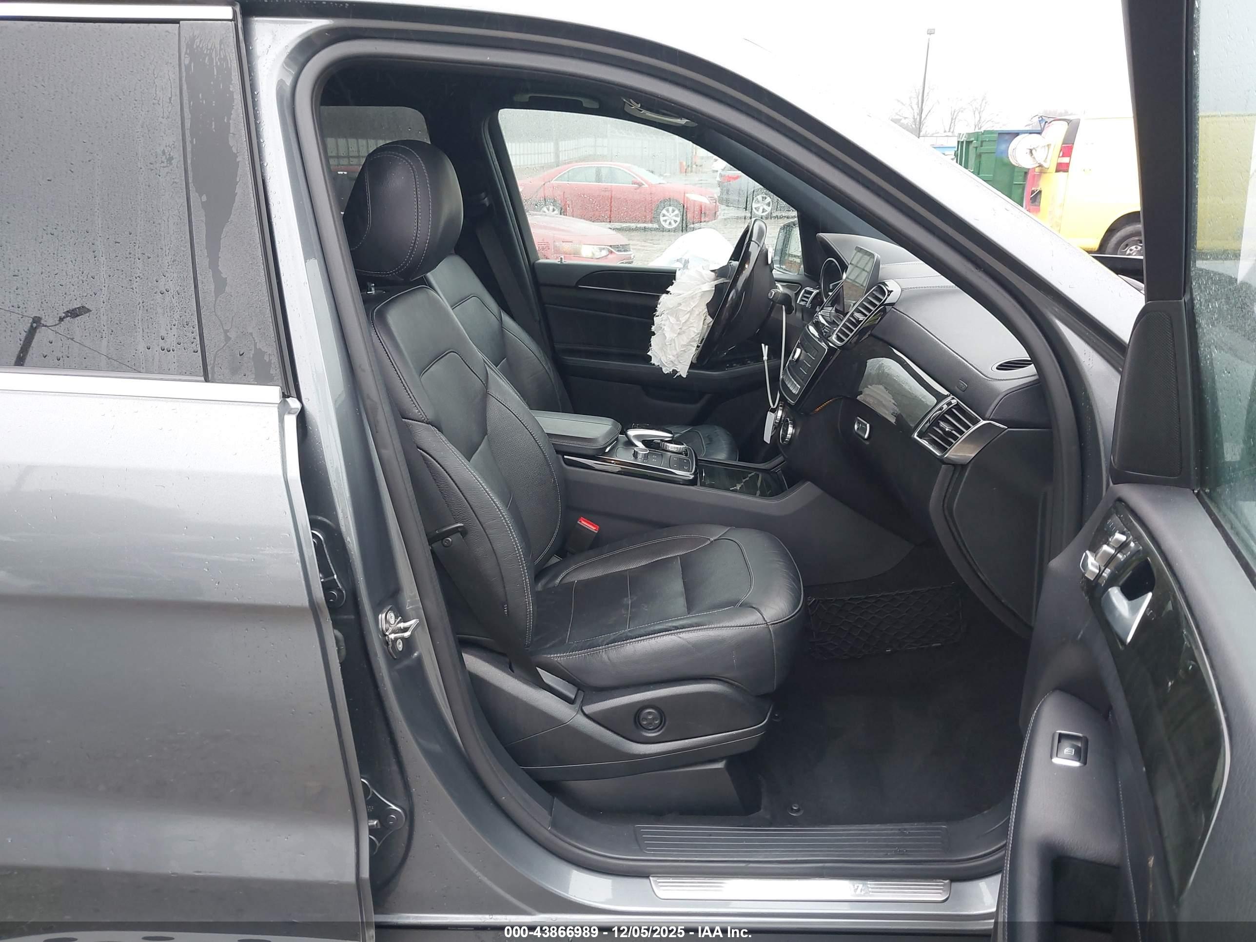 MERCEDES-BENZ GLS image 5