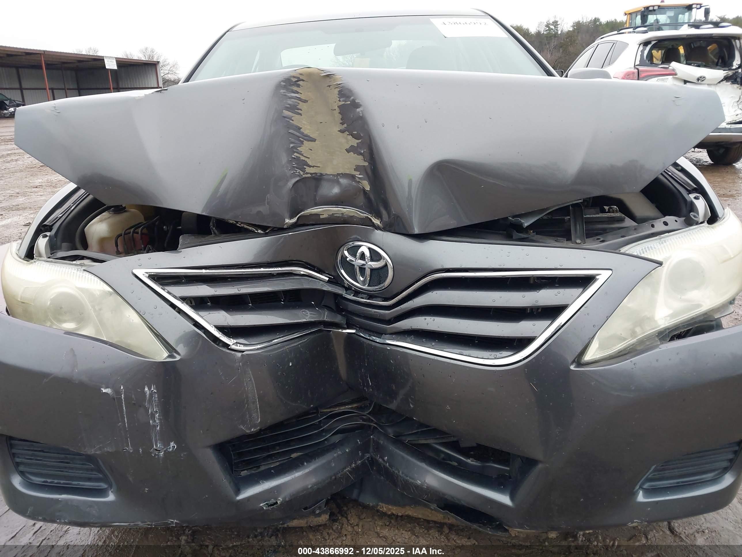 TOYOTA CAMRY image 6