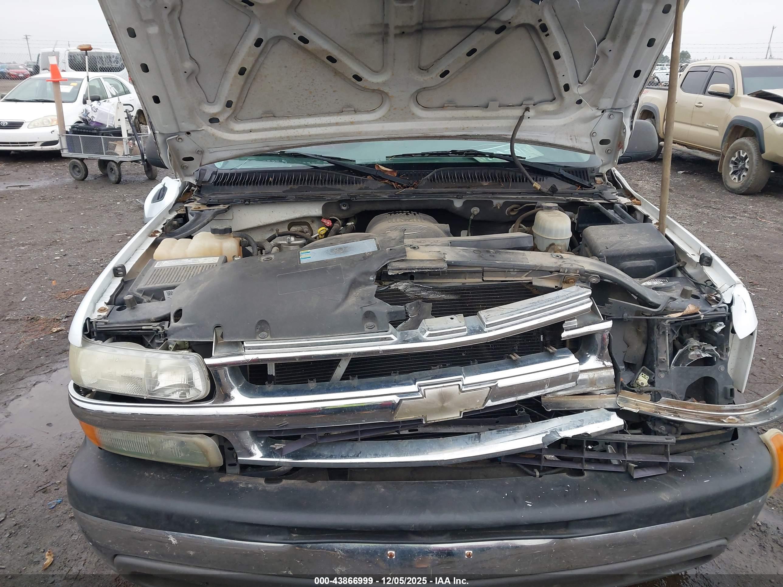 CHEVROLET TAHOE image 10