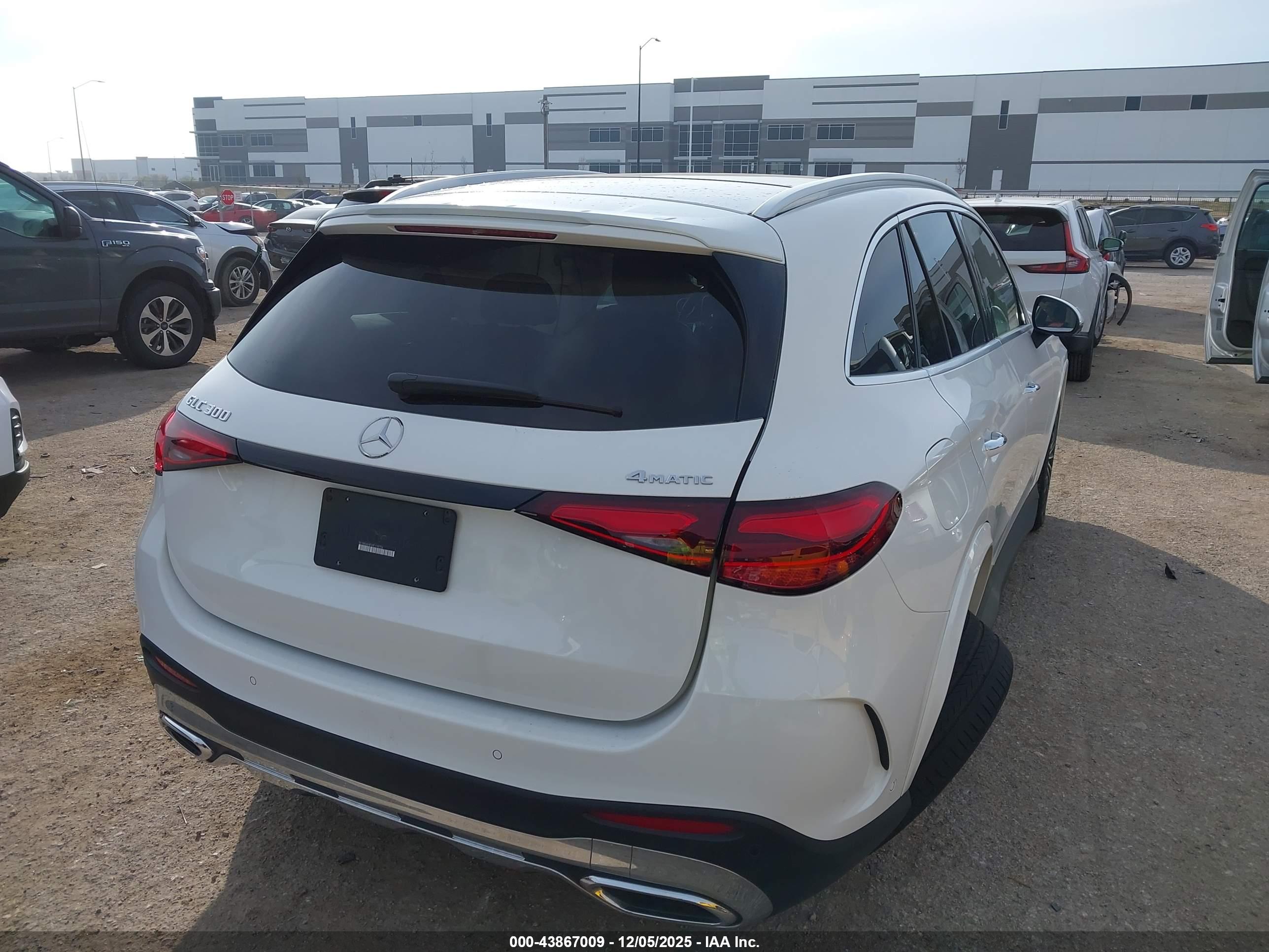 MERCEDES-BENZ GLC image 4