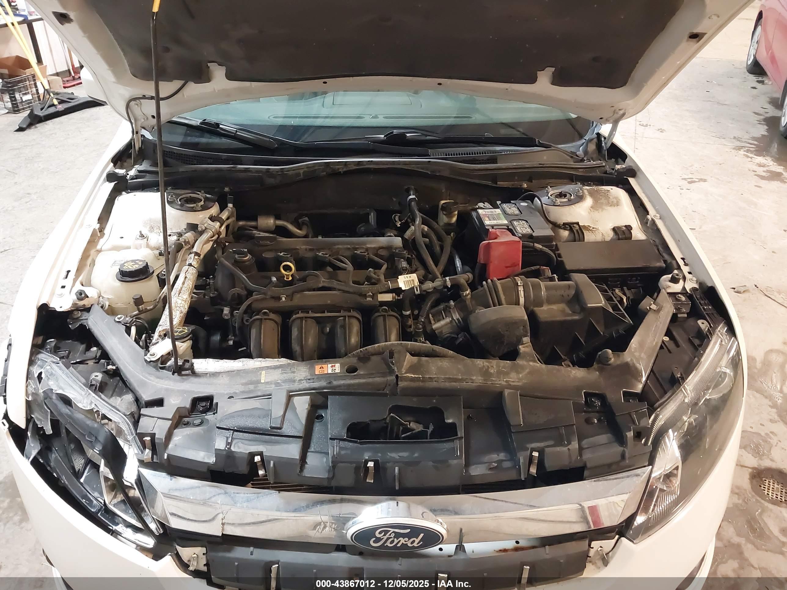 FORD FUSION image 10