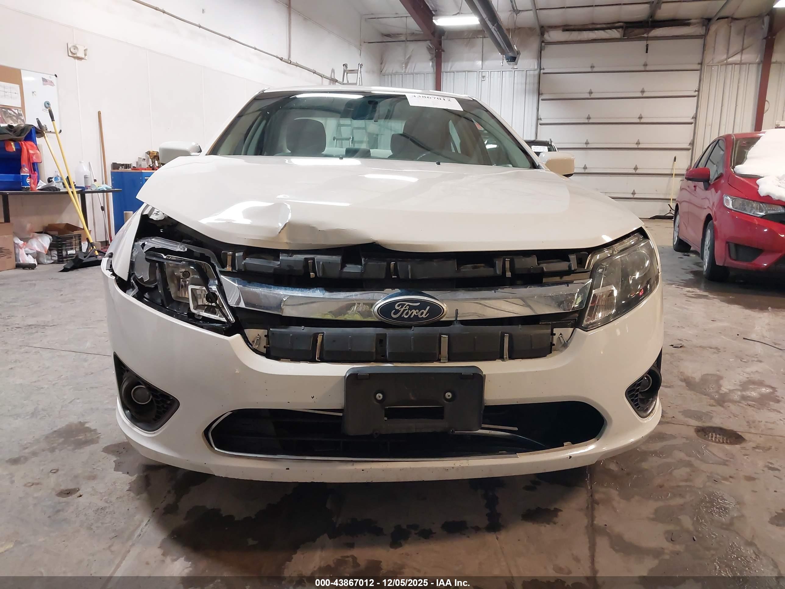 FORD FUSION image 6