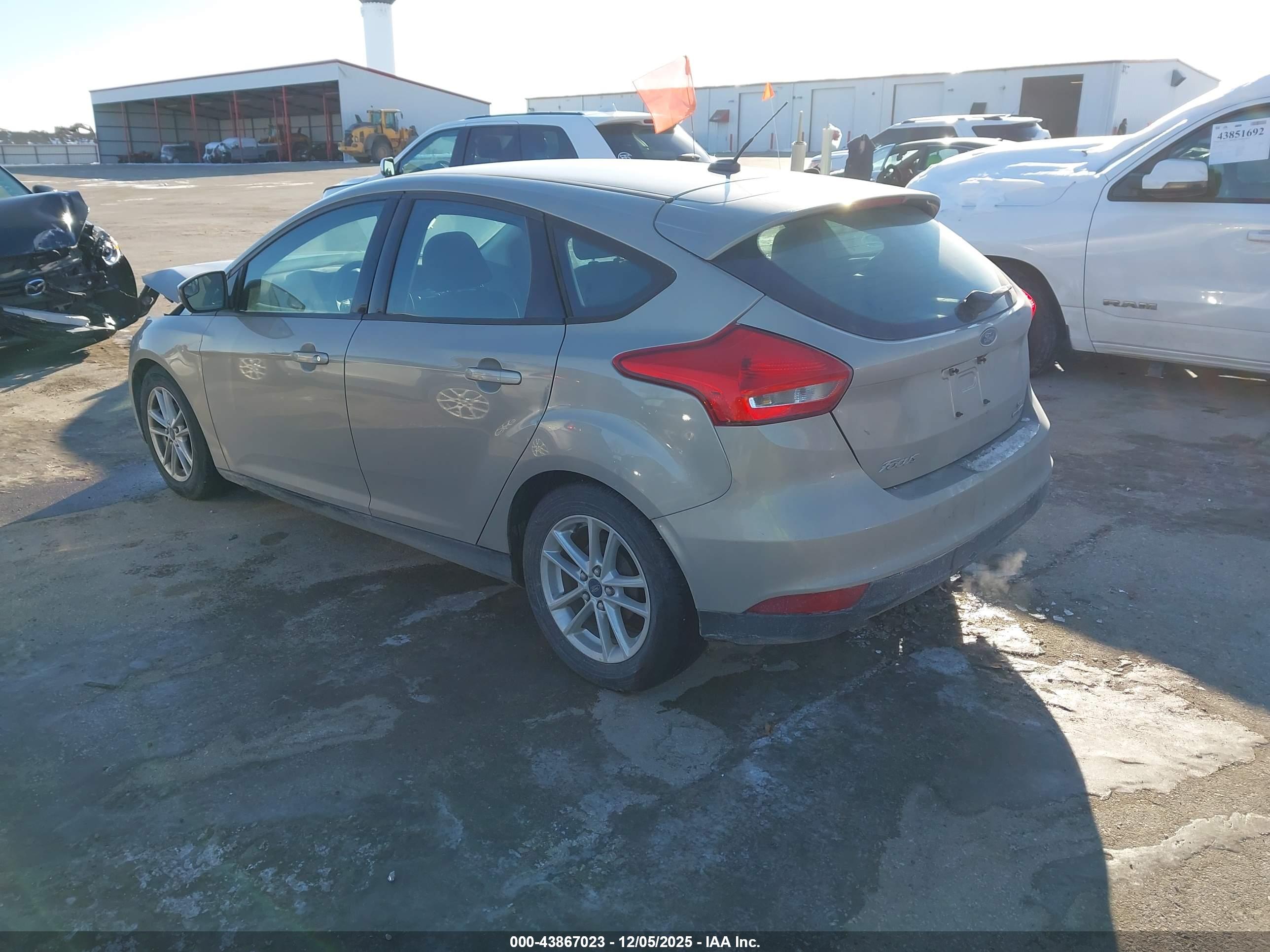 FORD FOCUS image 3