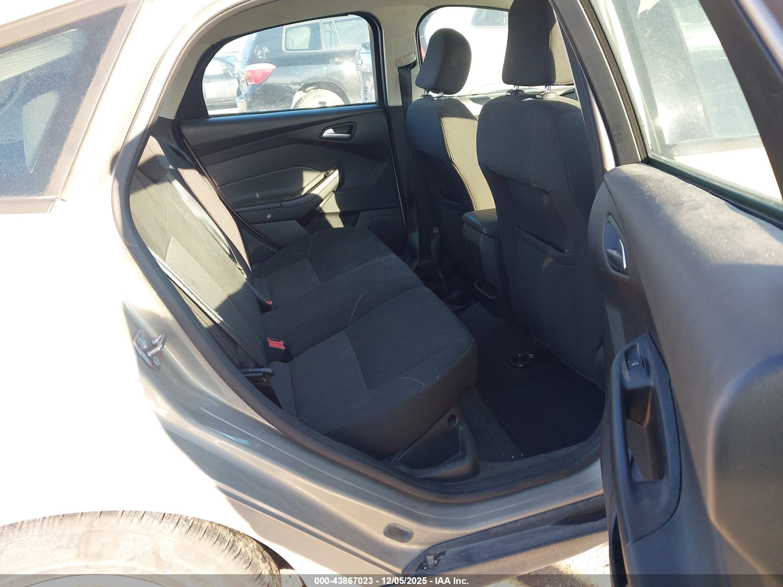 FORD FOCUS image 8