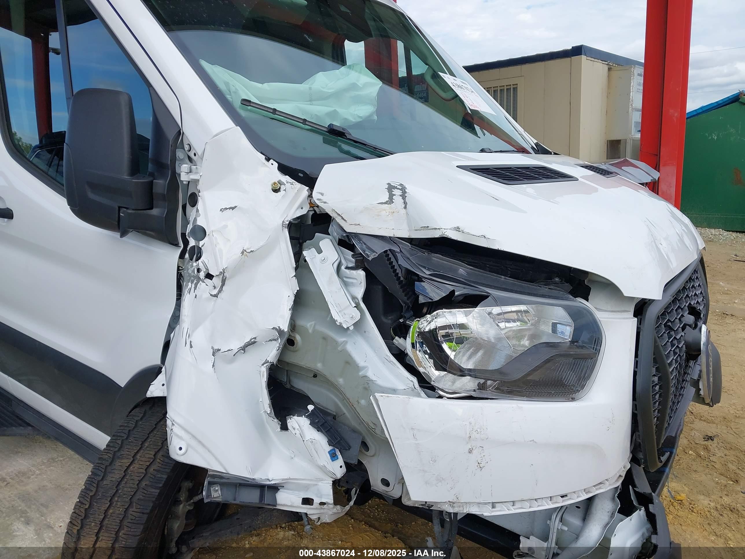 FORD TRANSIT-150 image 6