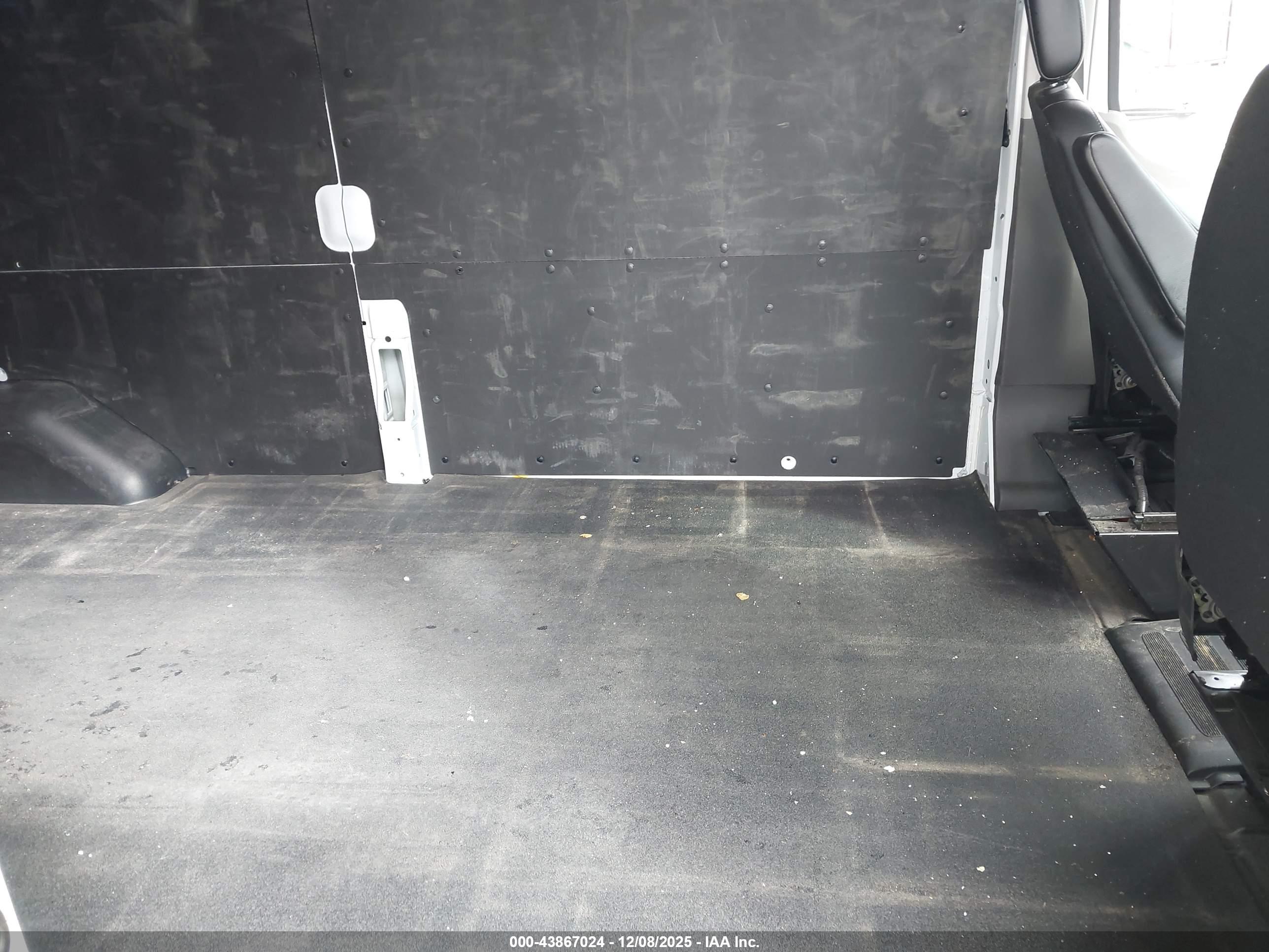 FORD TRANSIT-150 image 8