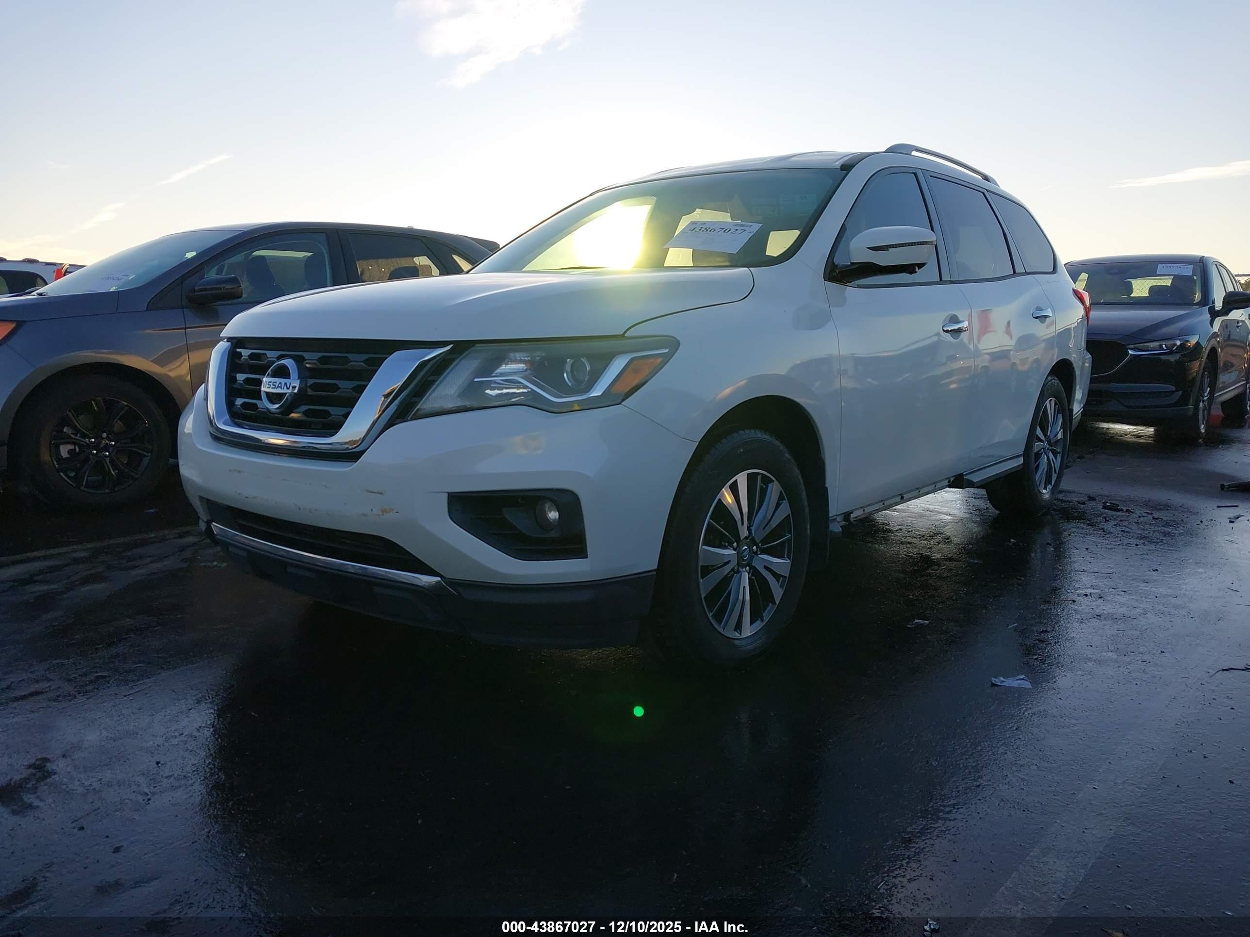 NISSAN PATHFINDER image 2
