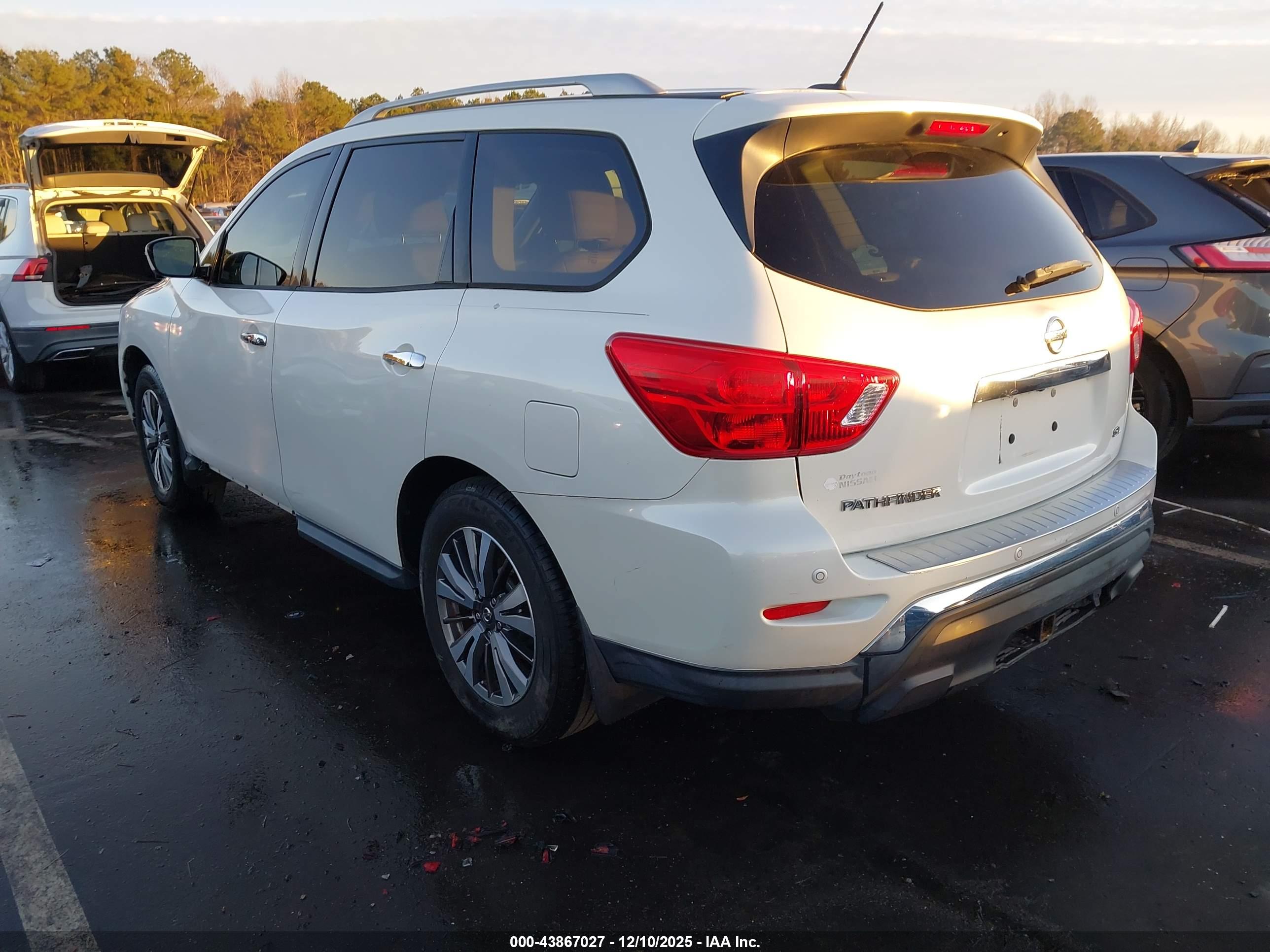 NISSAN PATHFINDER image 3