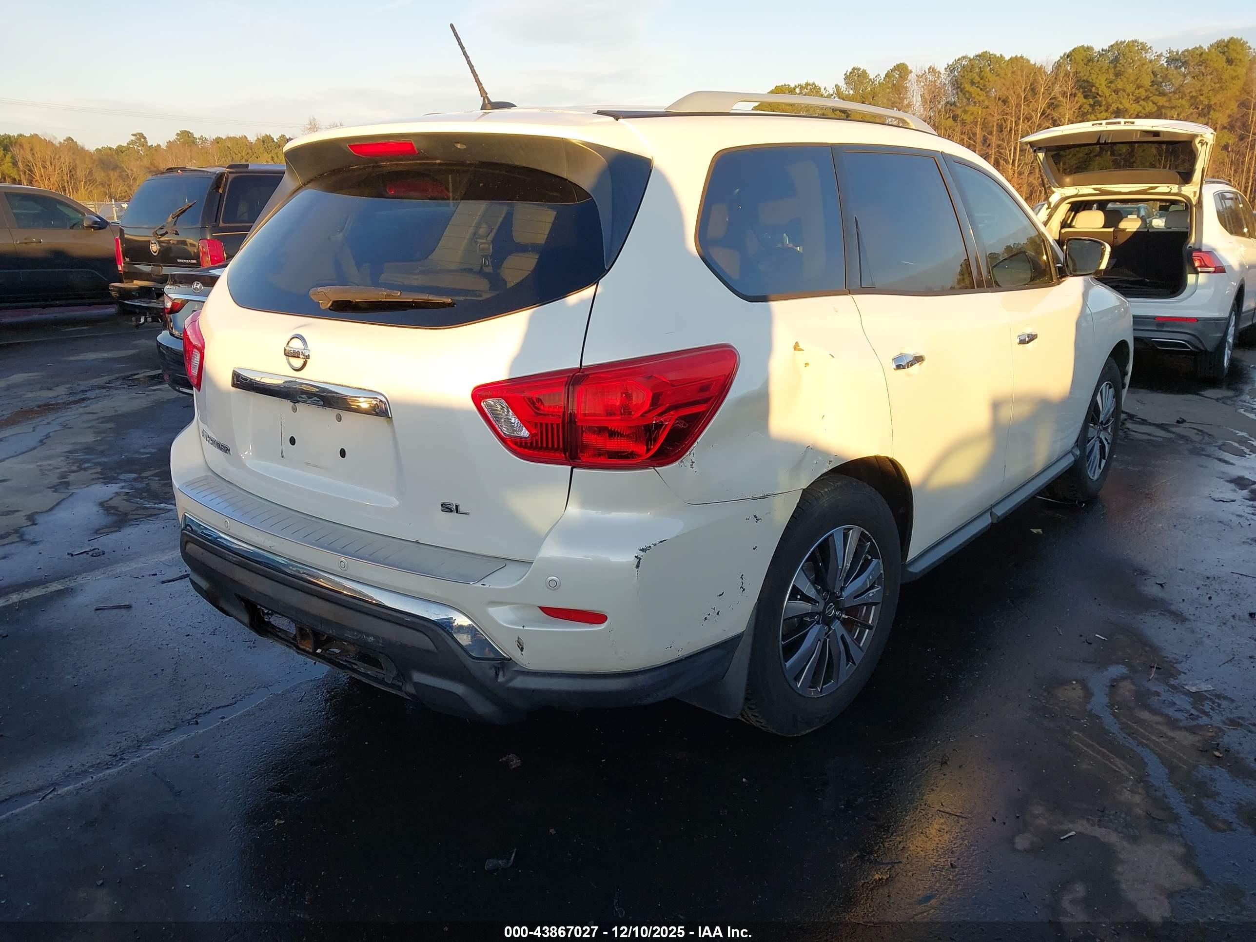NISSAN PATHFINDER image 4