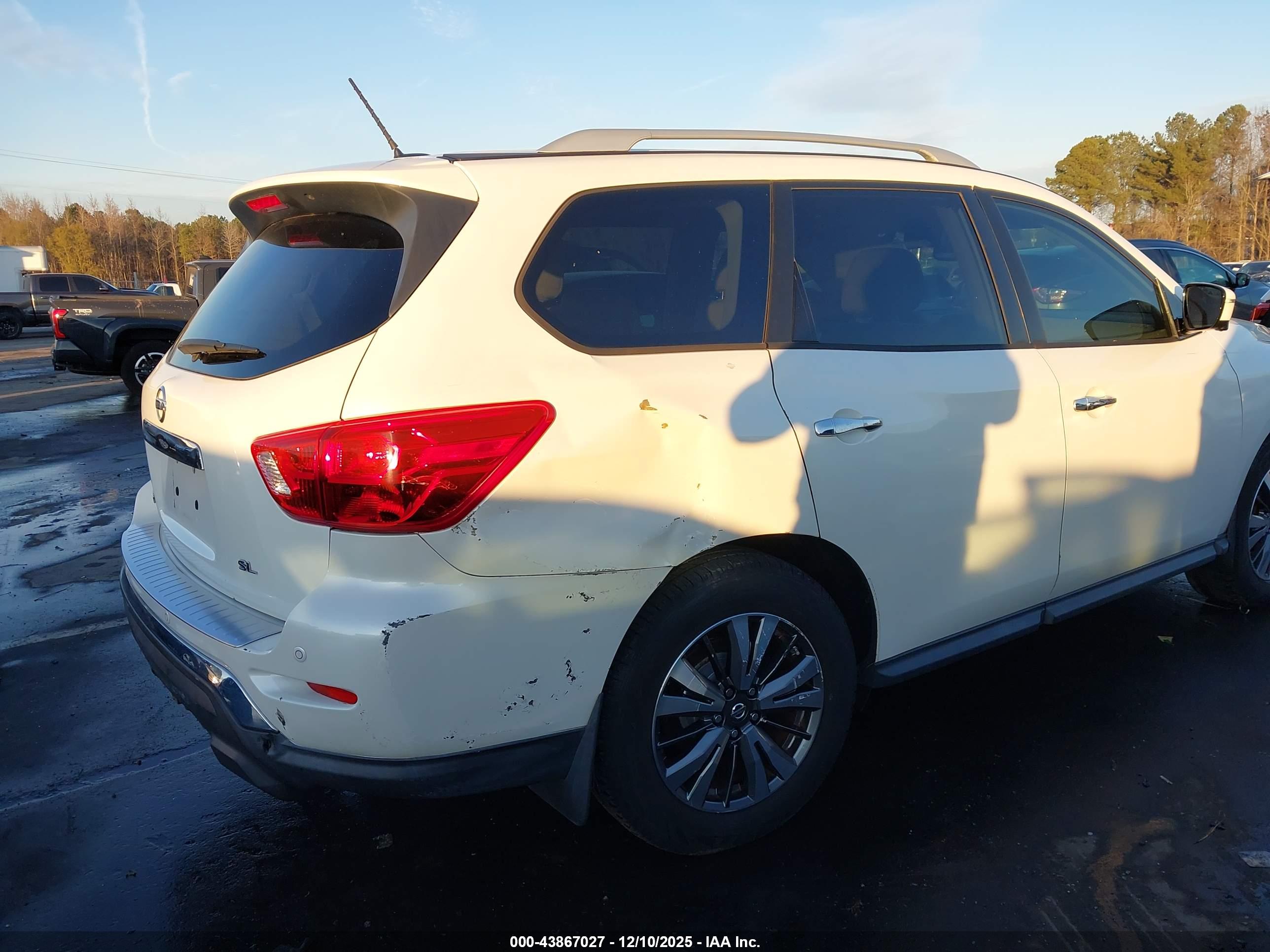 NISSAN PATHFINDER image 6