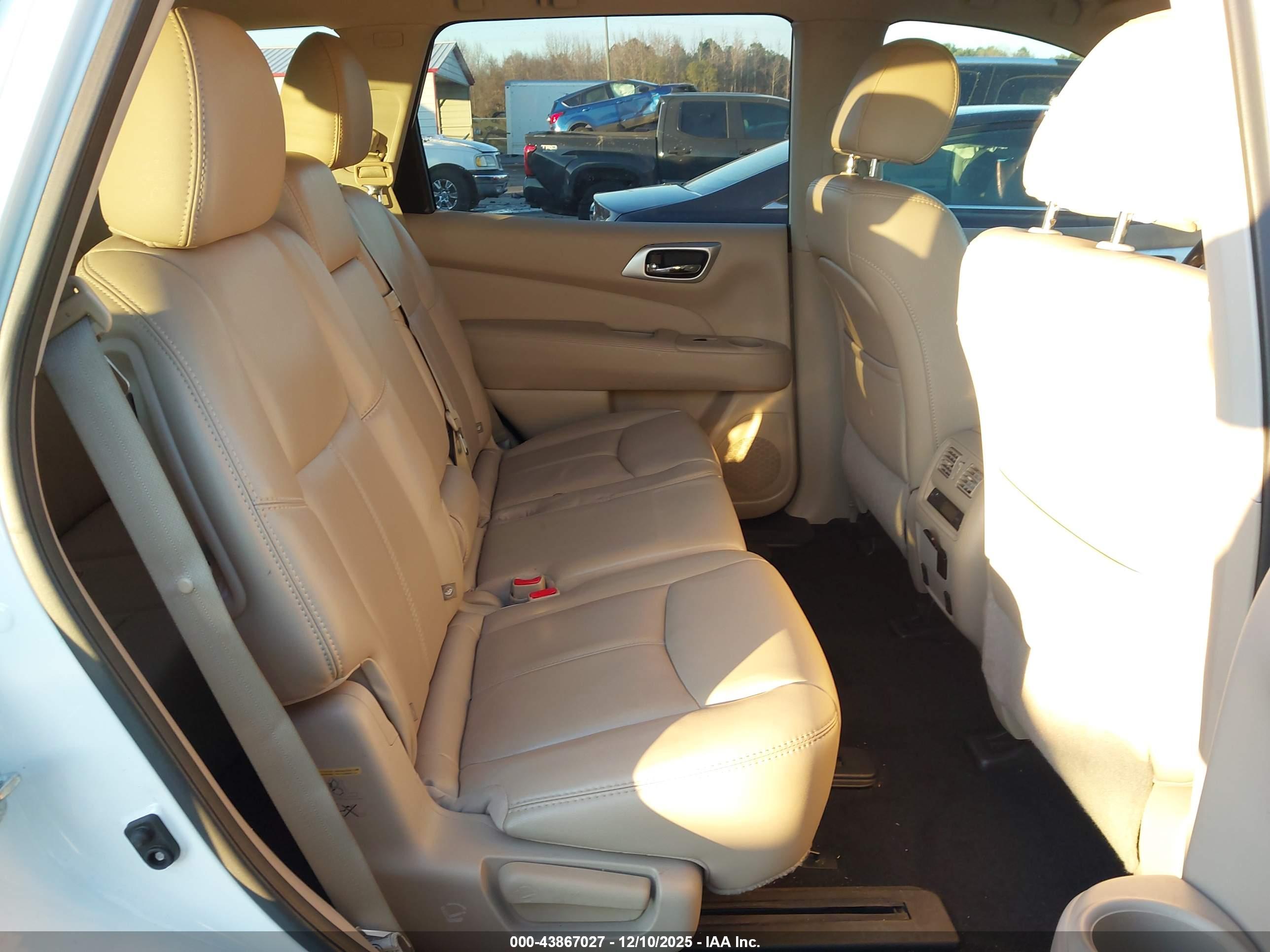 NISSAN PATHFINDER image 8