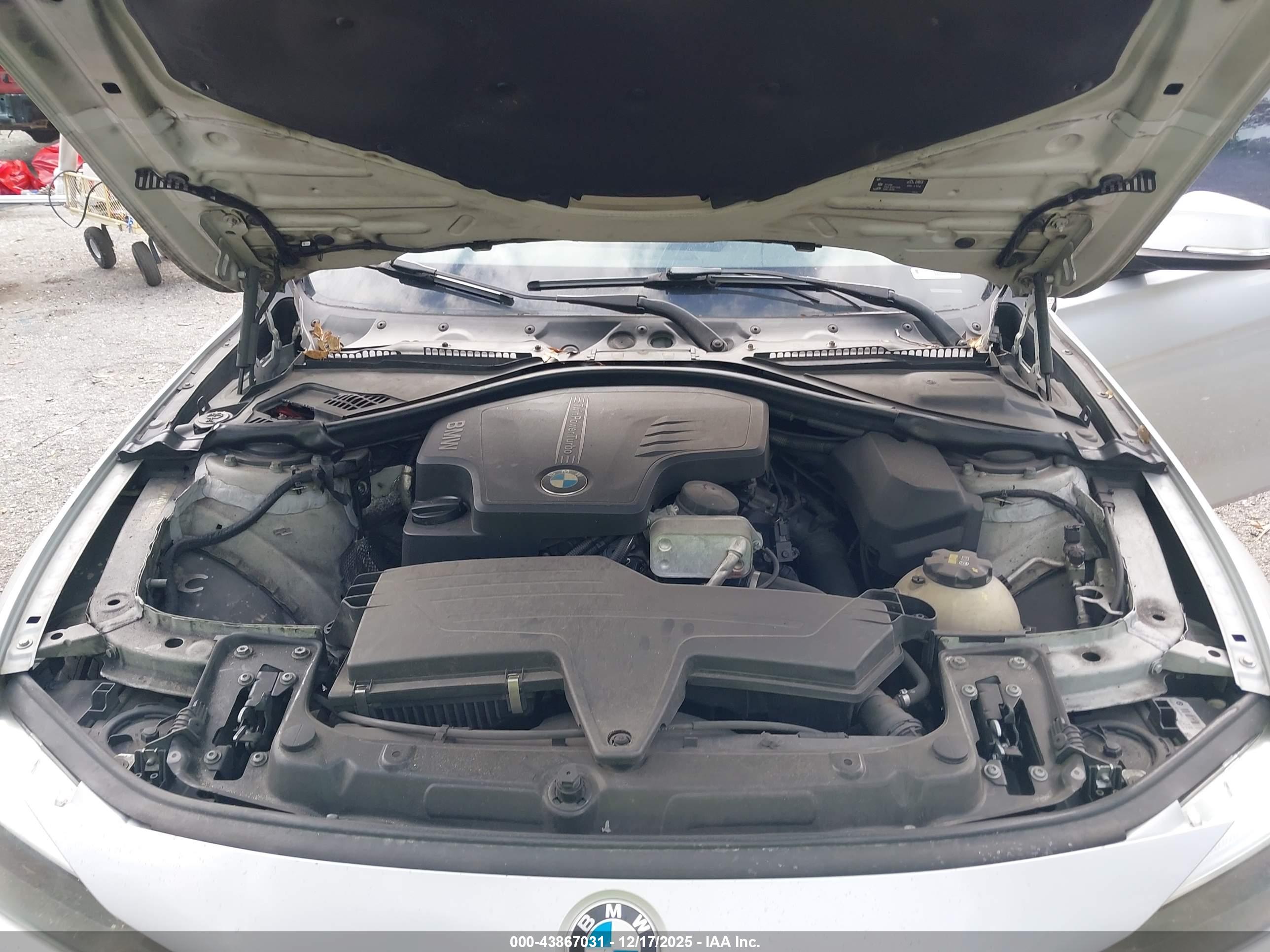 BMW 320I image 10