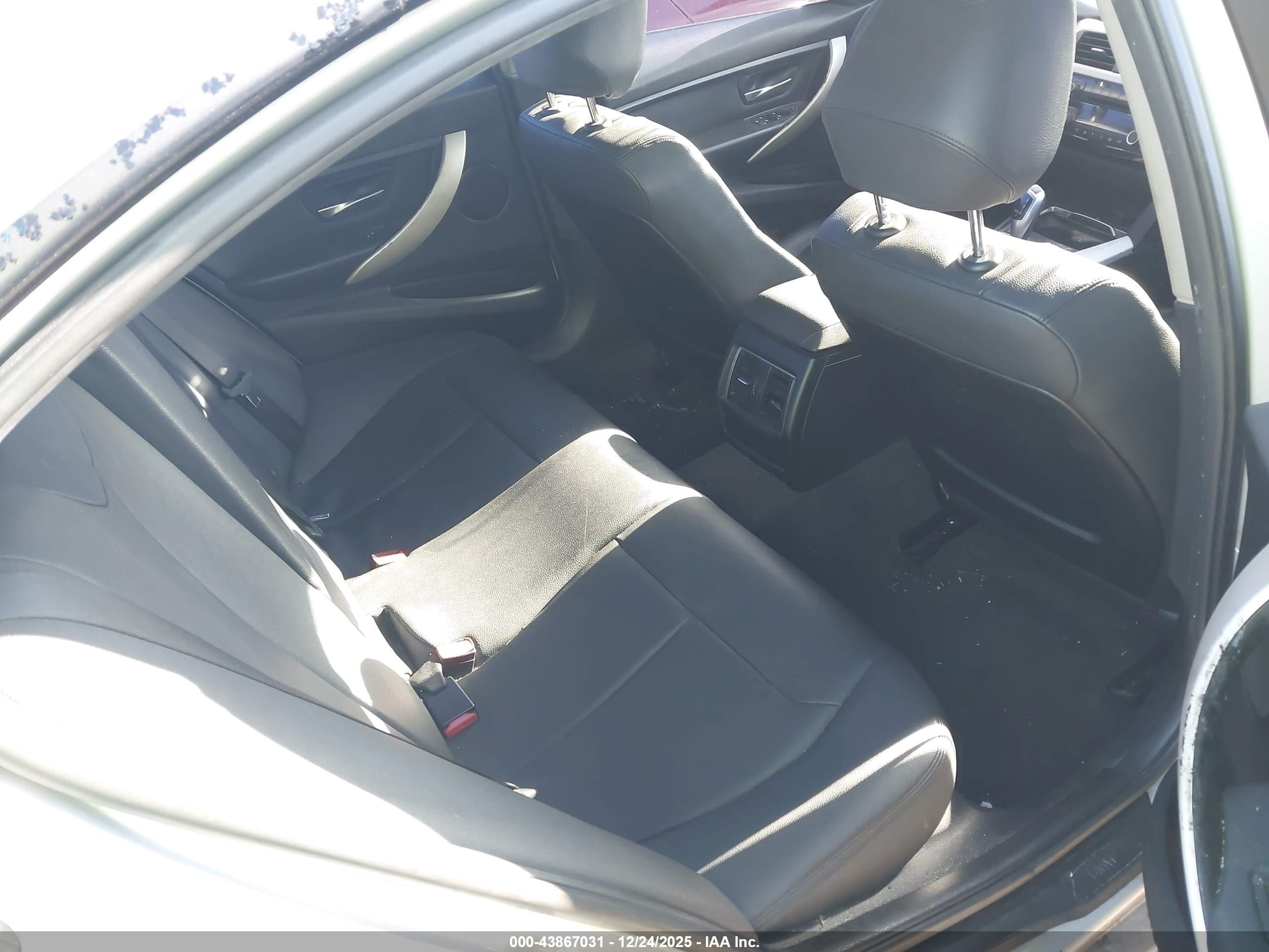 BMW 320I image 8