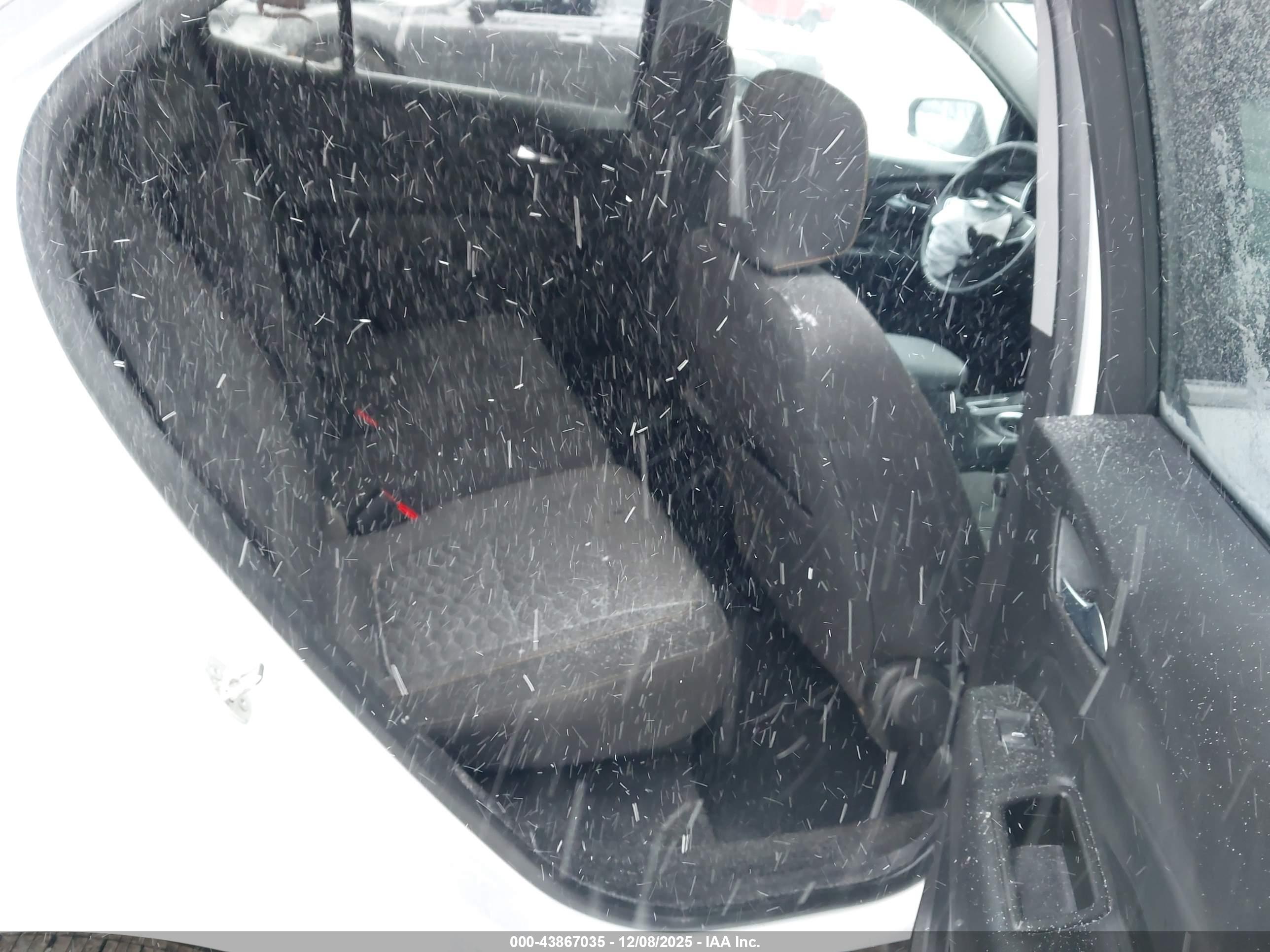 CHEVROLET EQUINOX image 8