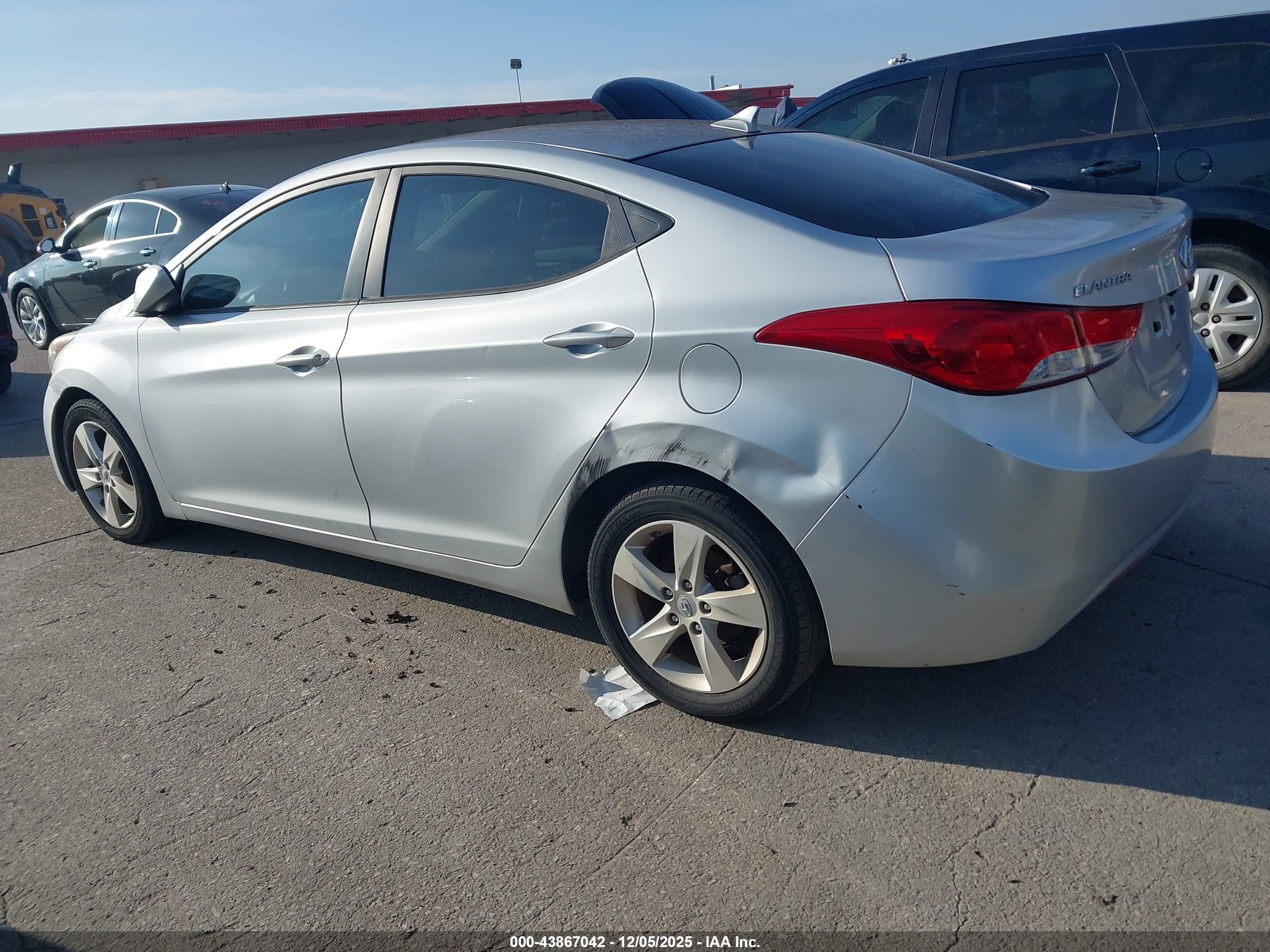 HYUNDAI ELANTRA image 3