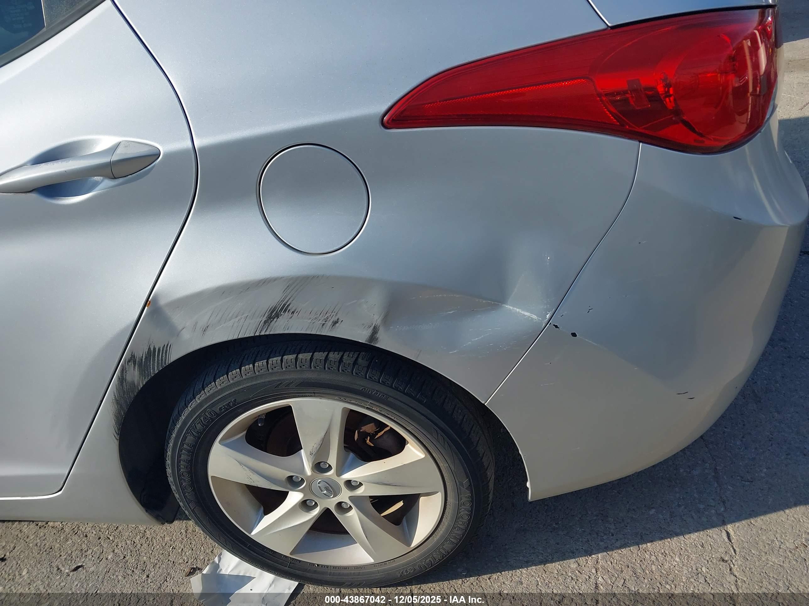 HYUNDAI ELANTRA image 6