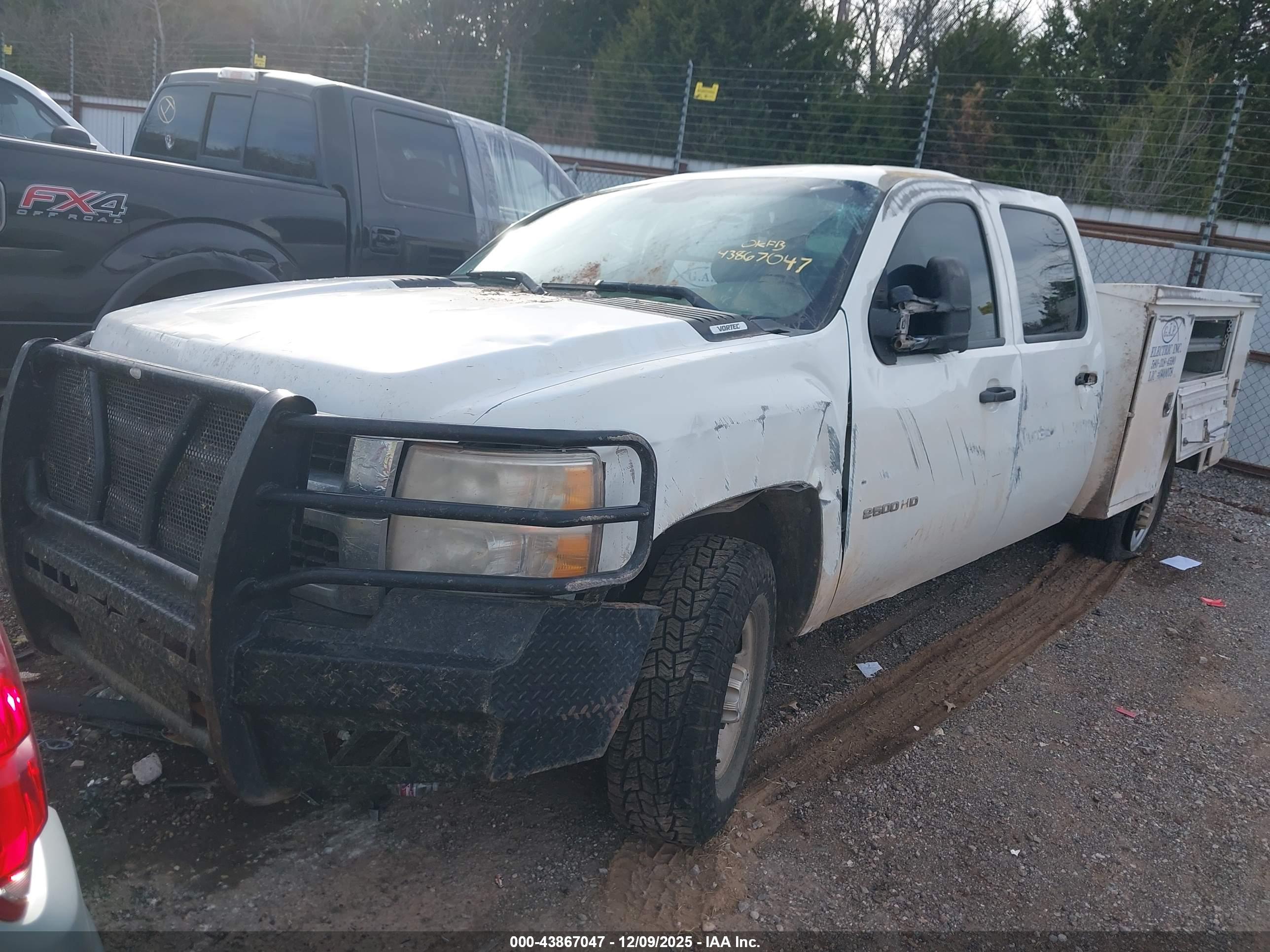 CHEVROLET SILVERADO image 2