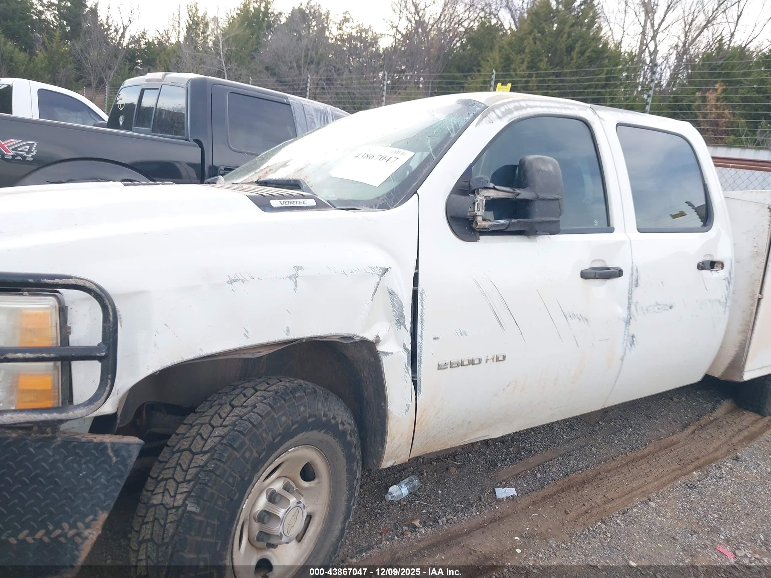CHEVROLET SILVERADO image 6