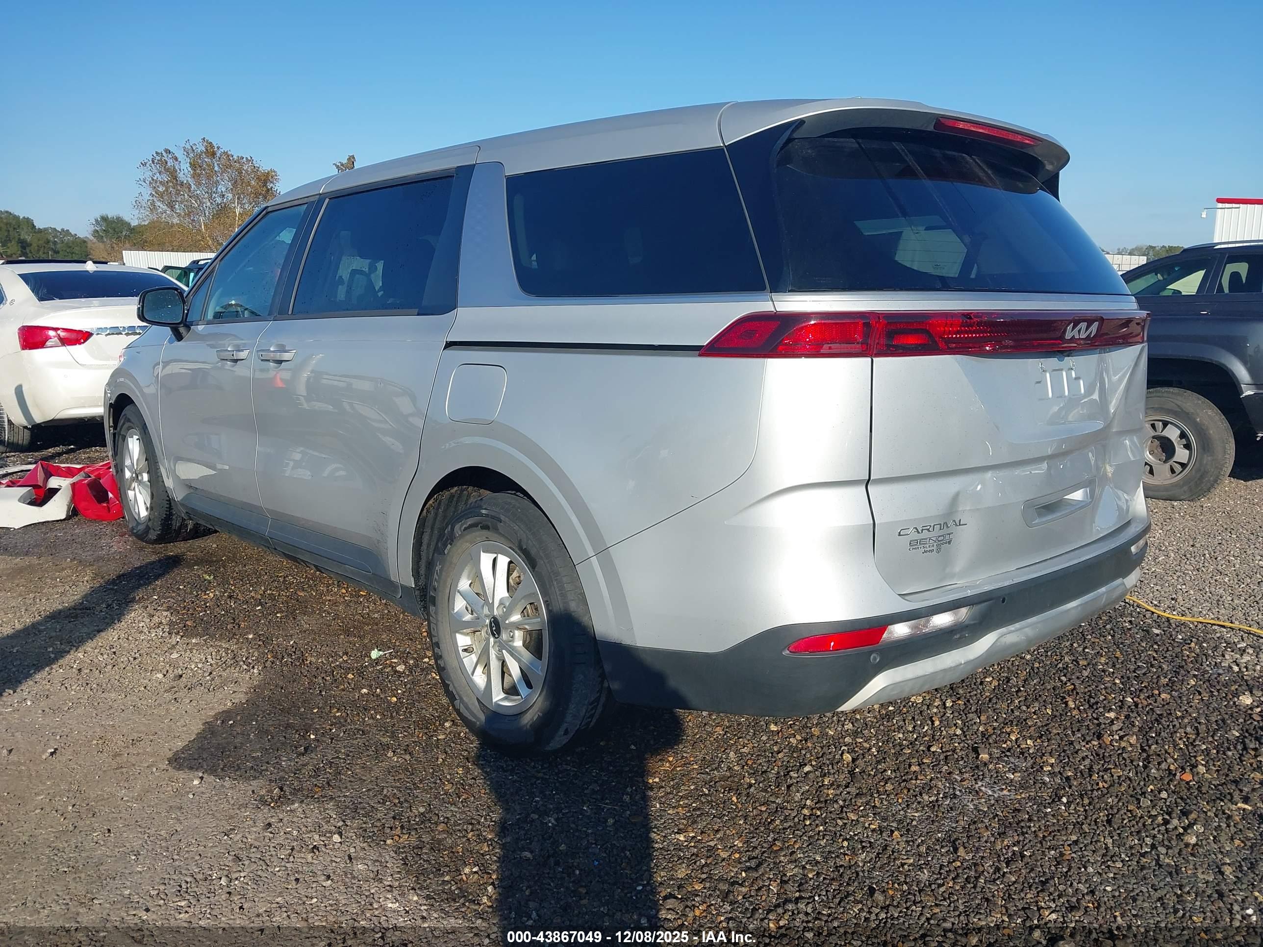 KIA CARNIVAL image 3