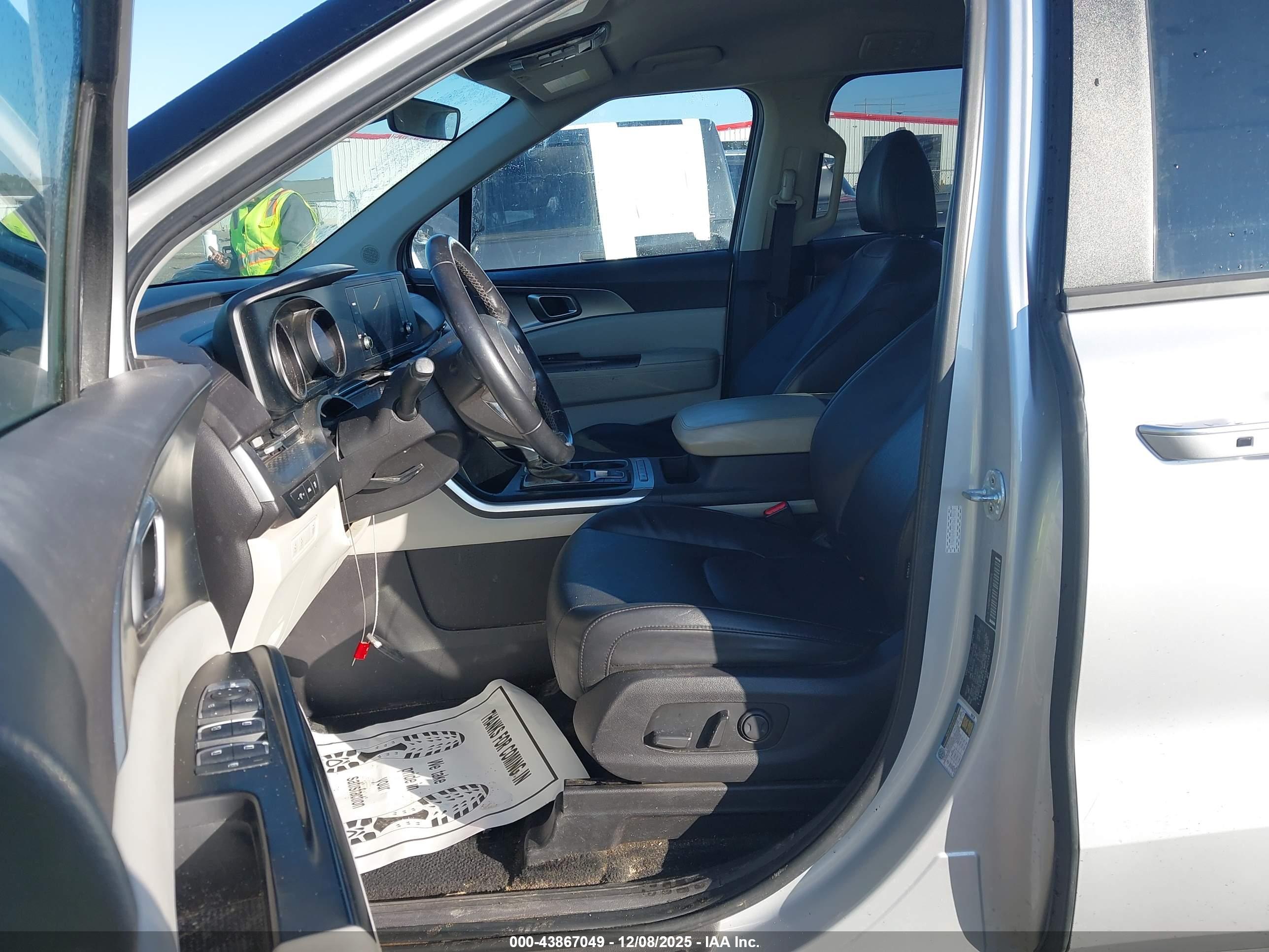 KIA CARNIVAL image 5
