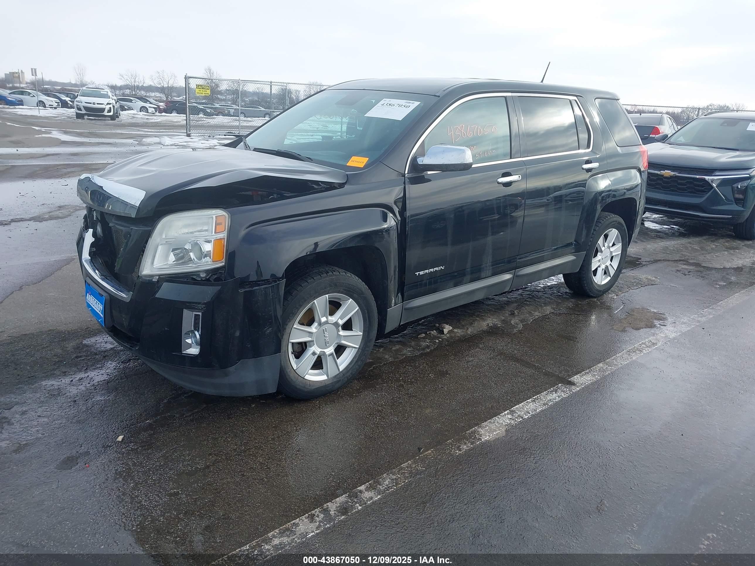GMC TERRAIN image 2