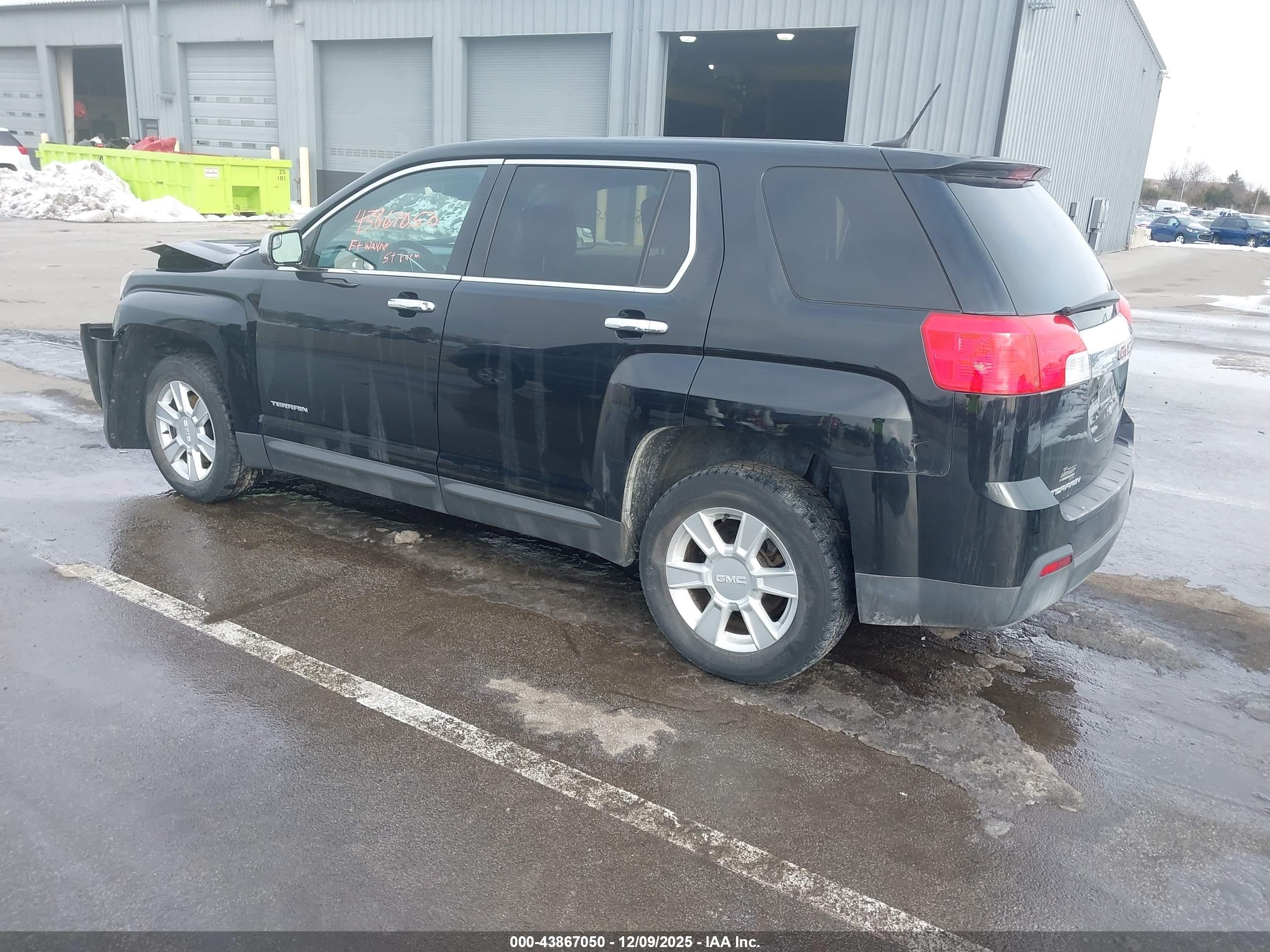 GMC TERRAIN image 3